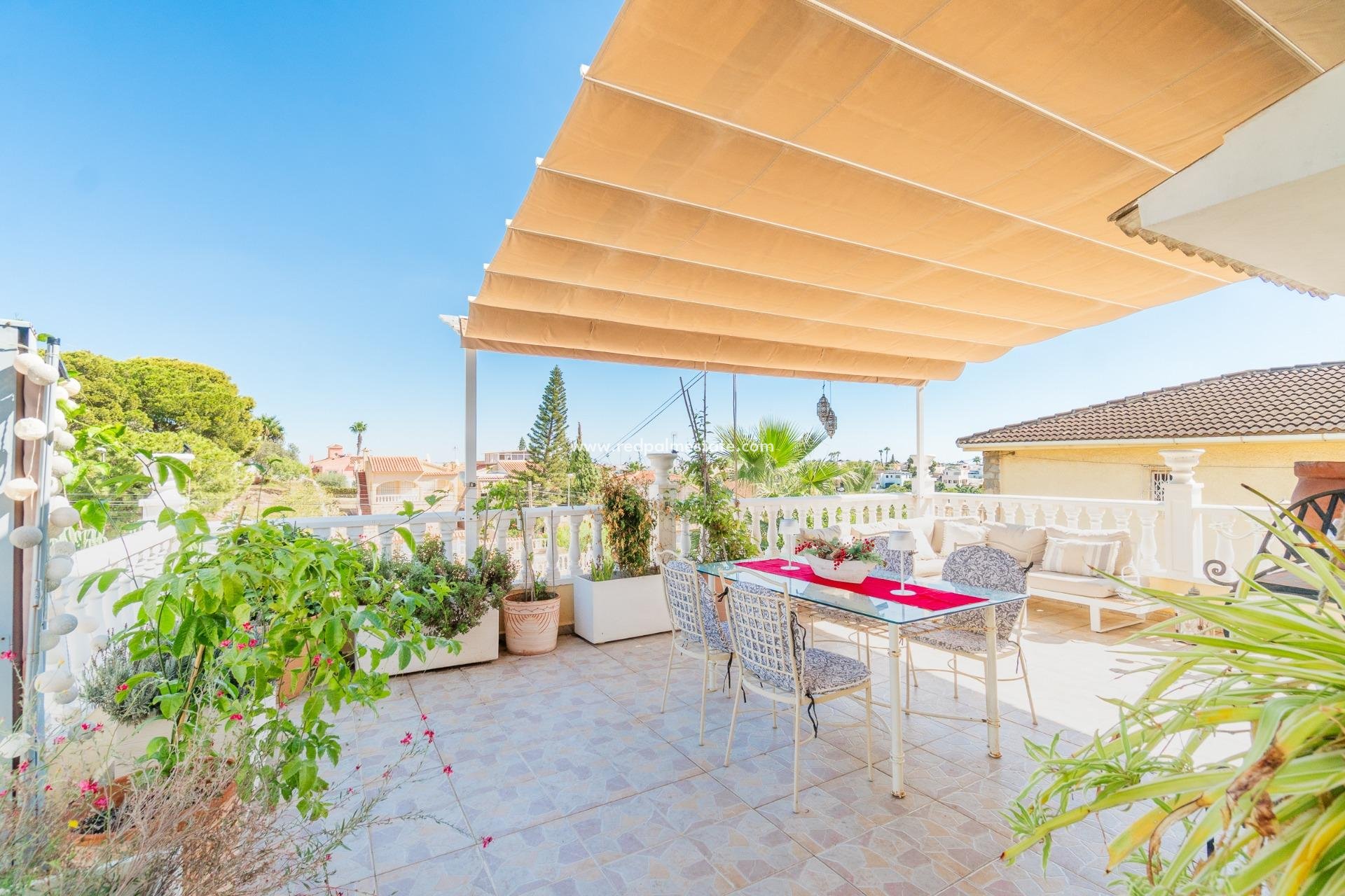 Resale - Villa -
Orihuela Costa - Los balcones