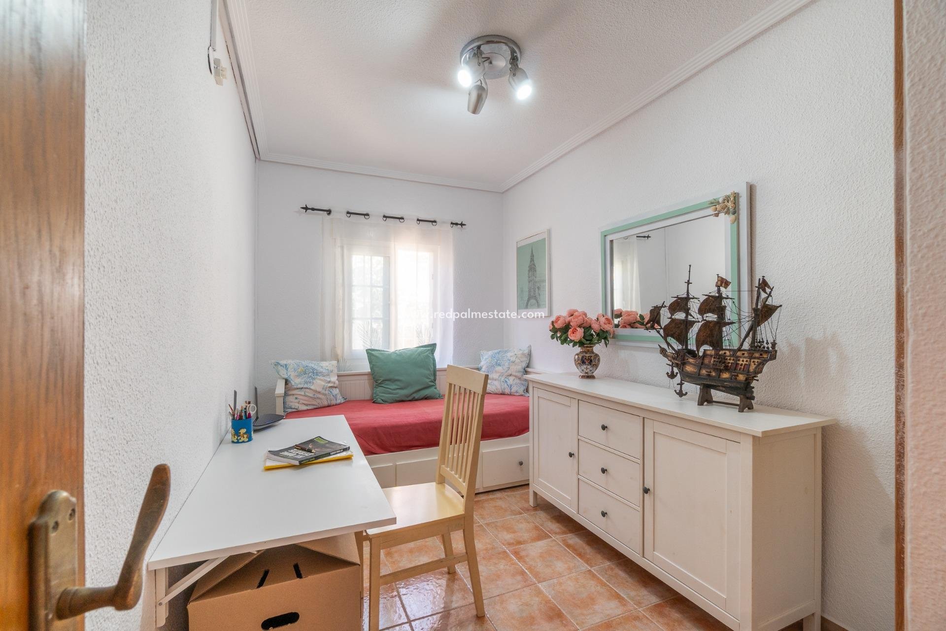 Resale - Villa -
Orihuela Costa - Los balcones
