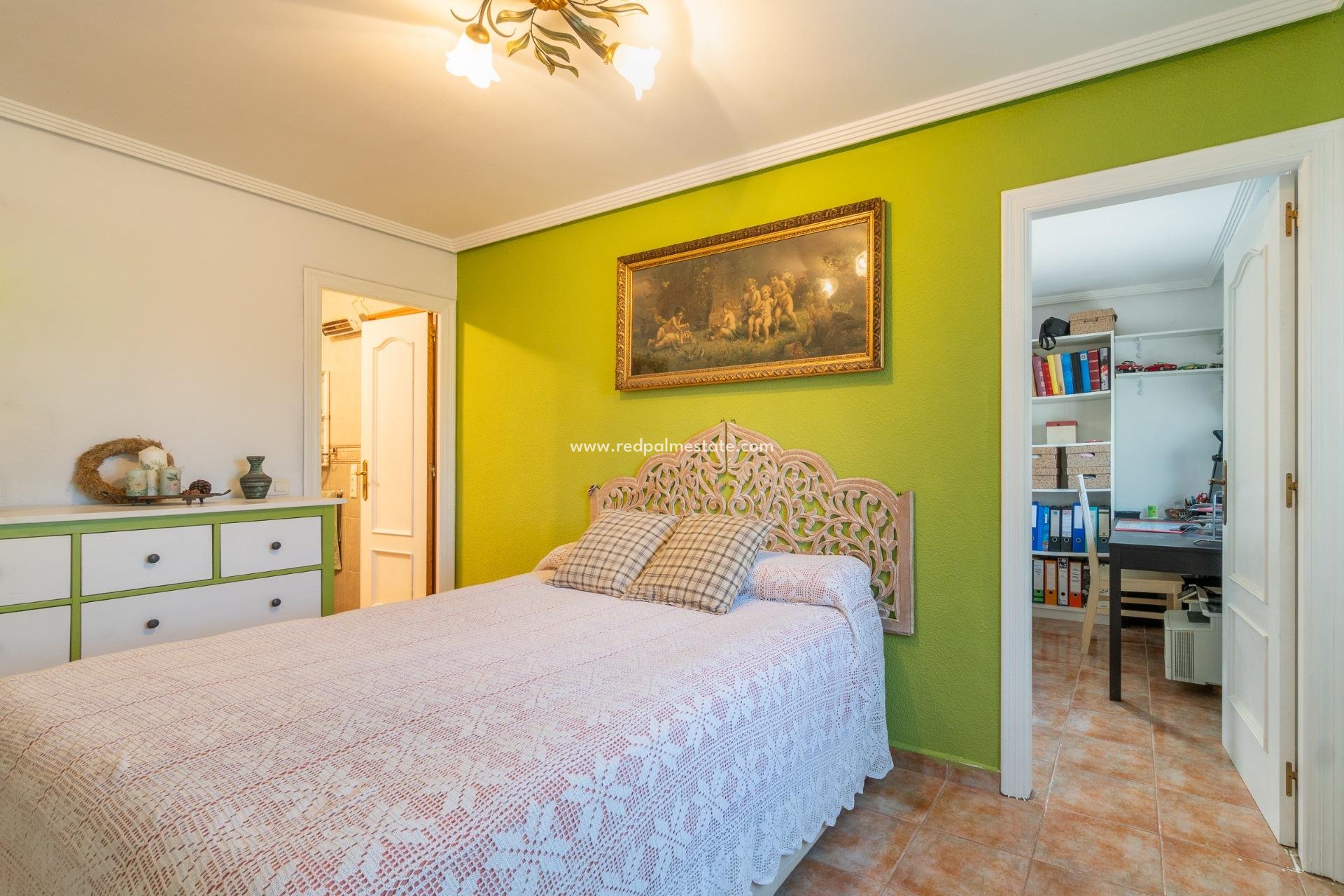 Resale - Villa -
Orihuela Costa - Los balcones