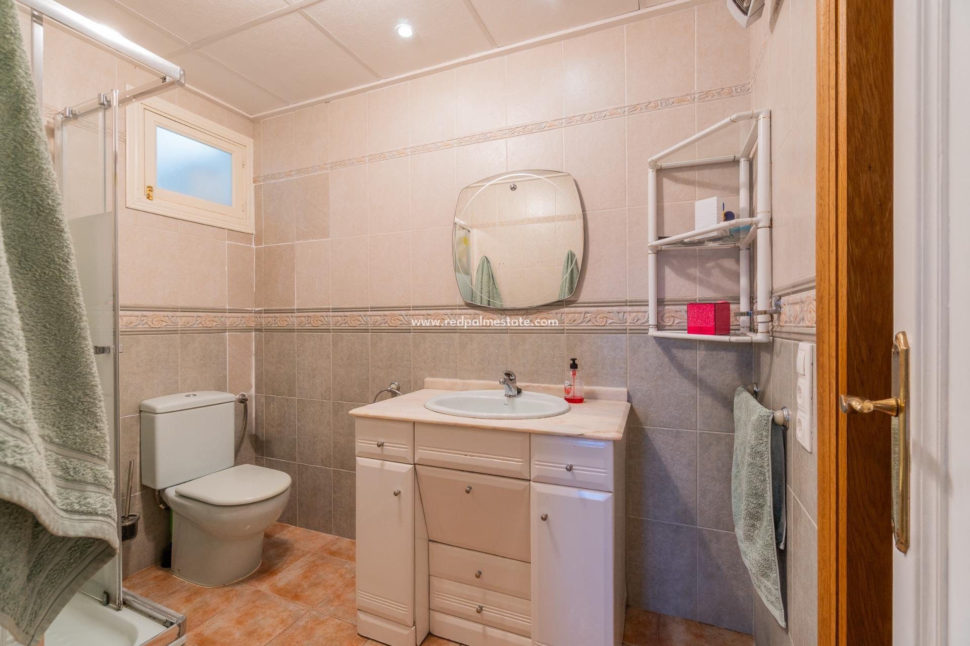 Resale - Villa -
Orihuela Costa - Los balcones