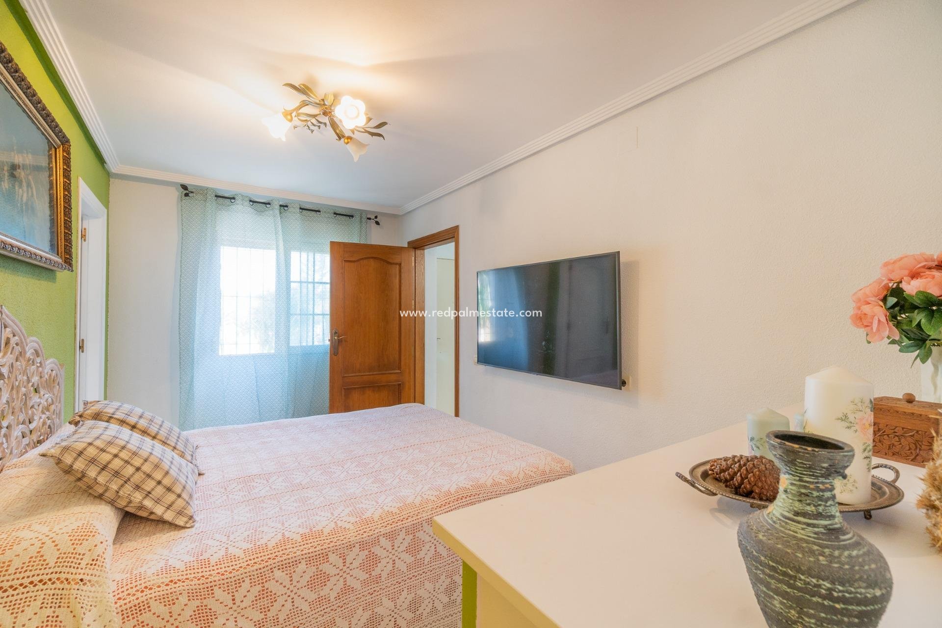 Resale - Villa -
Orihuela Costa - Los balcones
