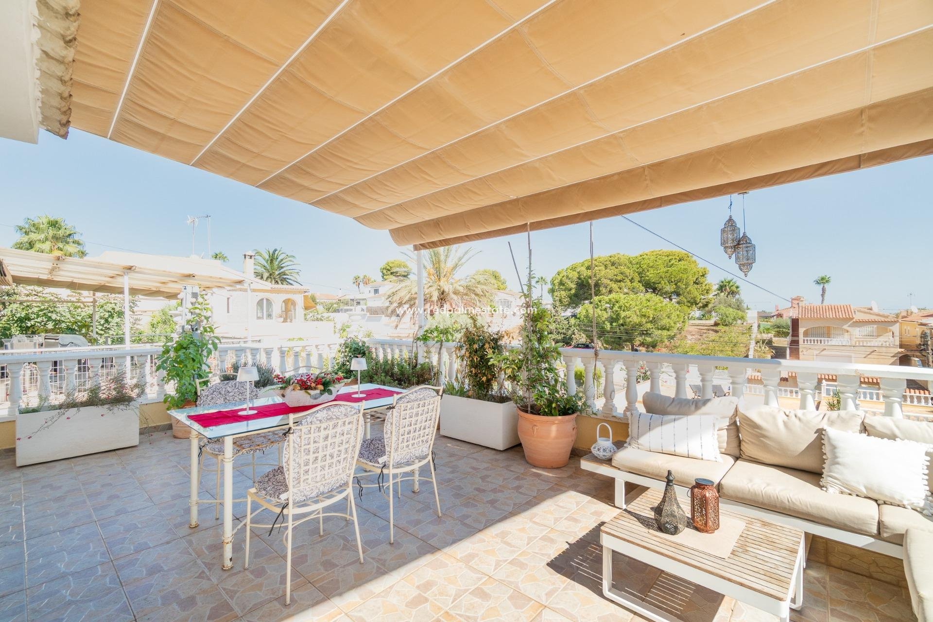 Resale - Villa -
Orihuela Costa - Los balcones