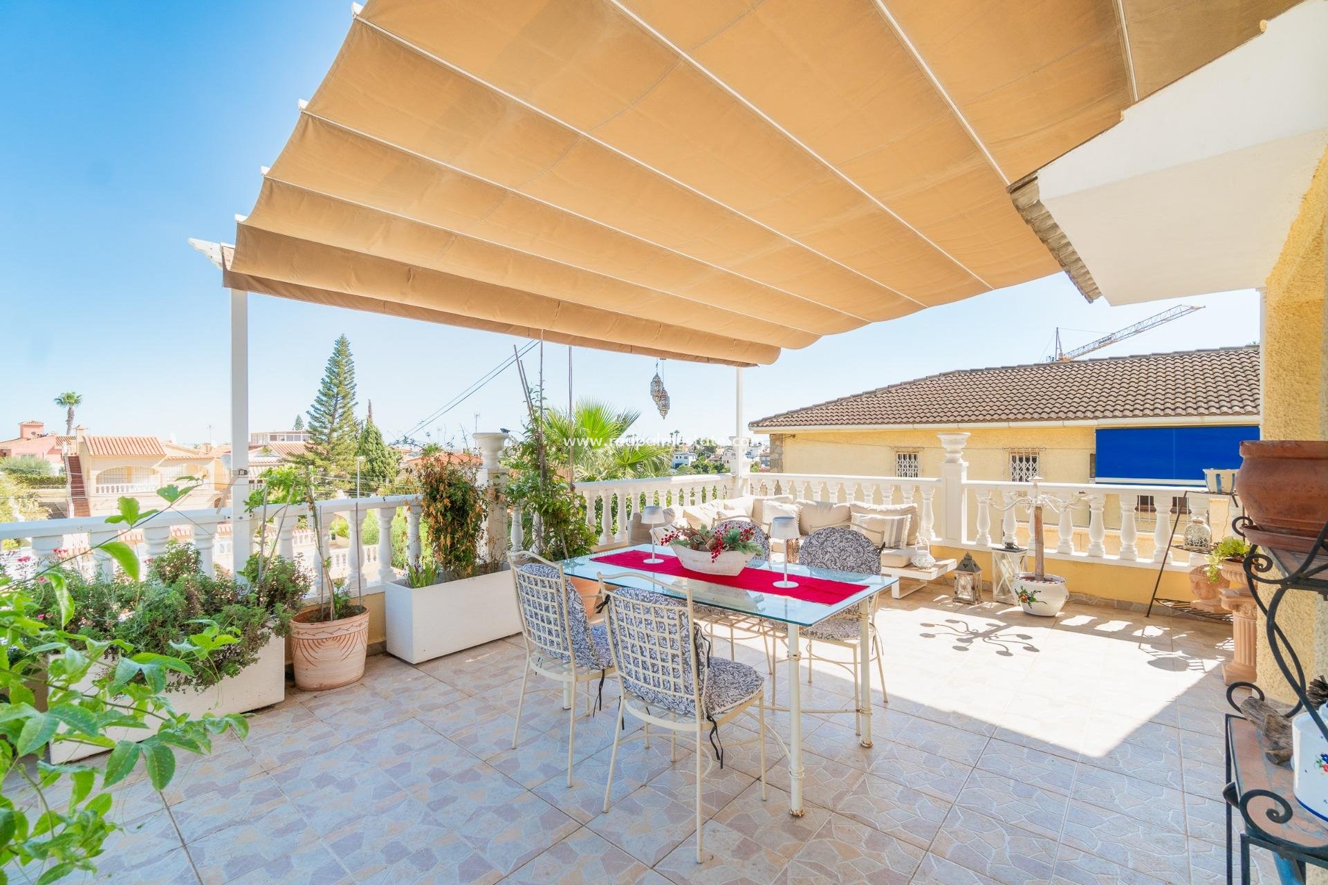 Resale - Villa -
Orihuela Costa - Los balcones