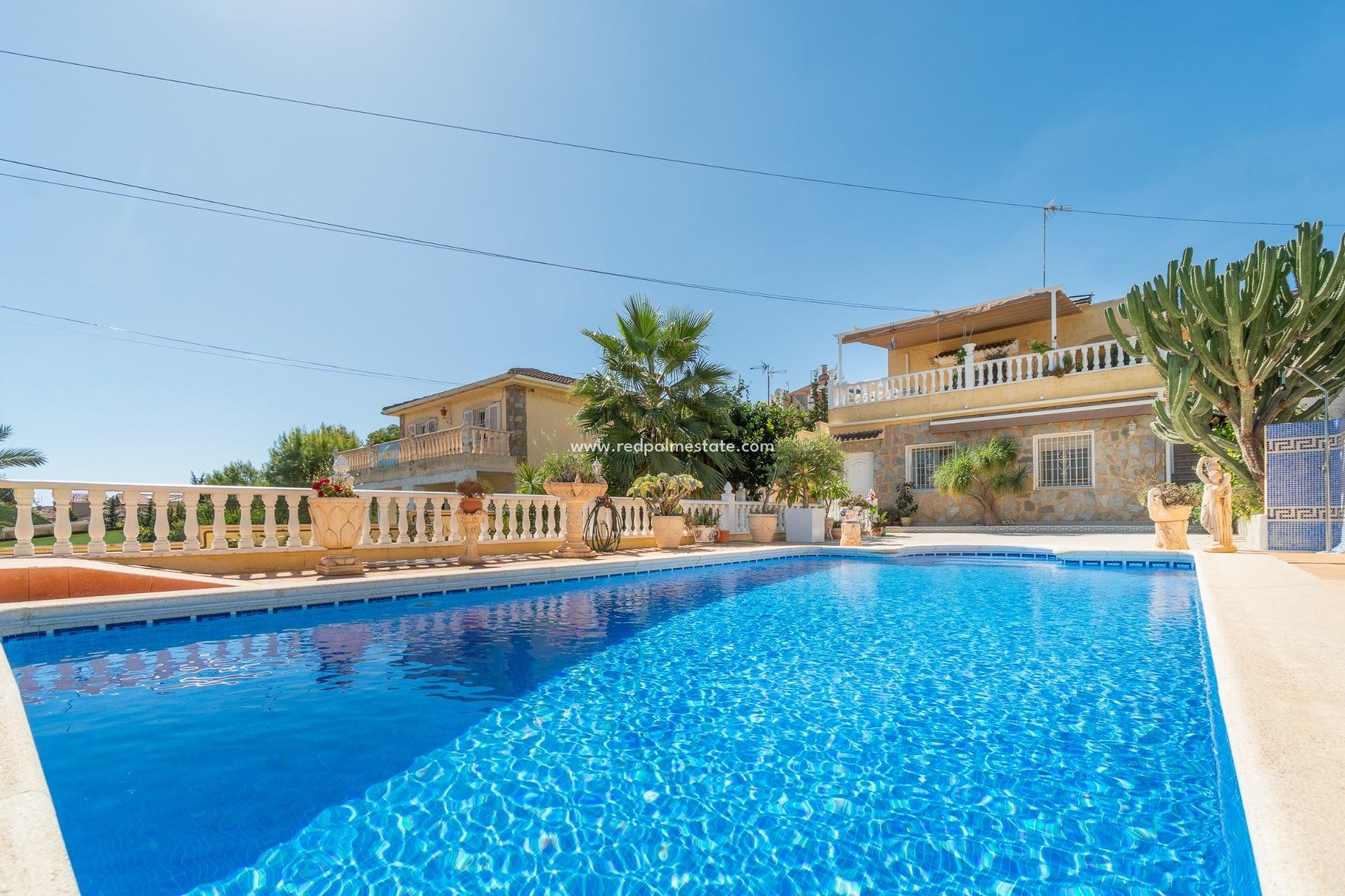 Resale - Villa -
Orihuela Costa - Los balcones