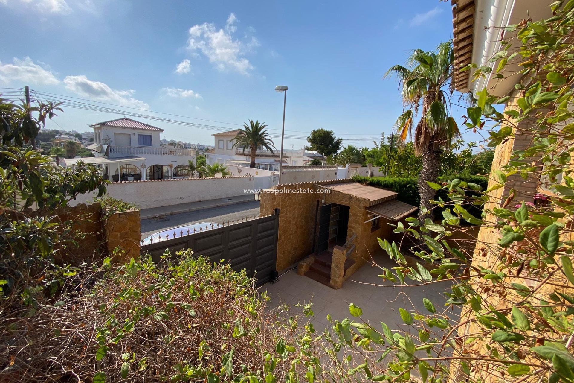 Resale - Villa -
Orihuela Costa - Los Balcones