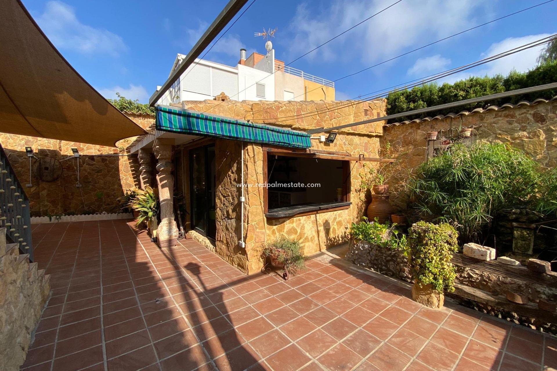 Resale - Villa -
Orihuela Costa - Los Balcones