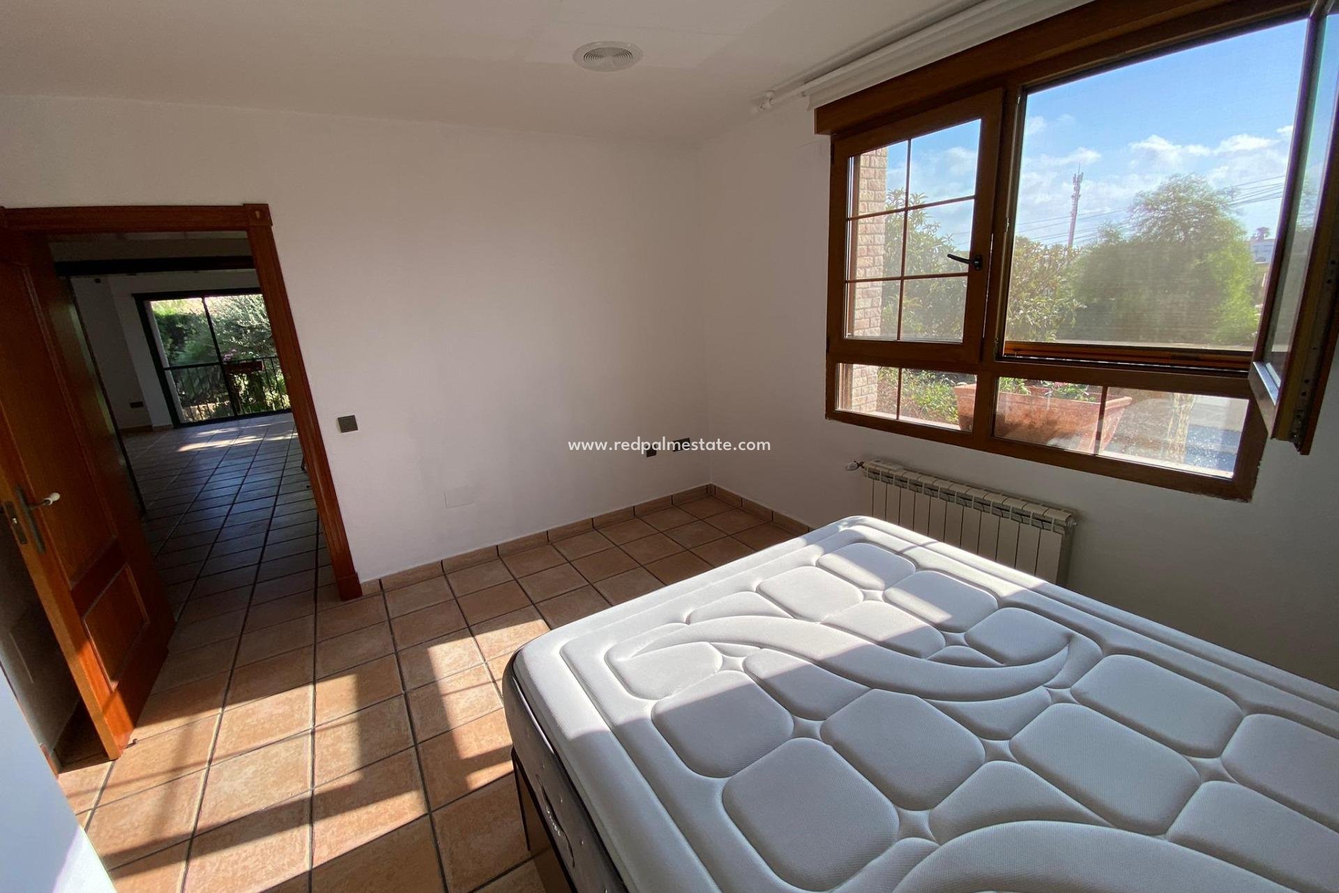 Resale - Villa -
Orihuela Costa - Los Balcones