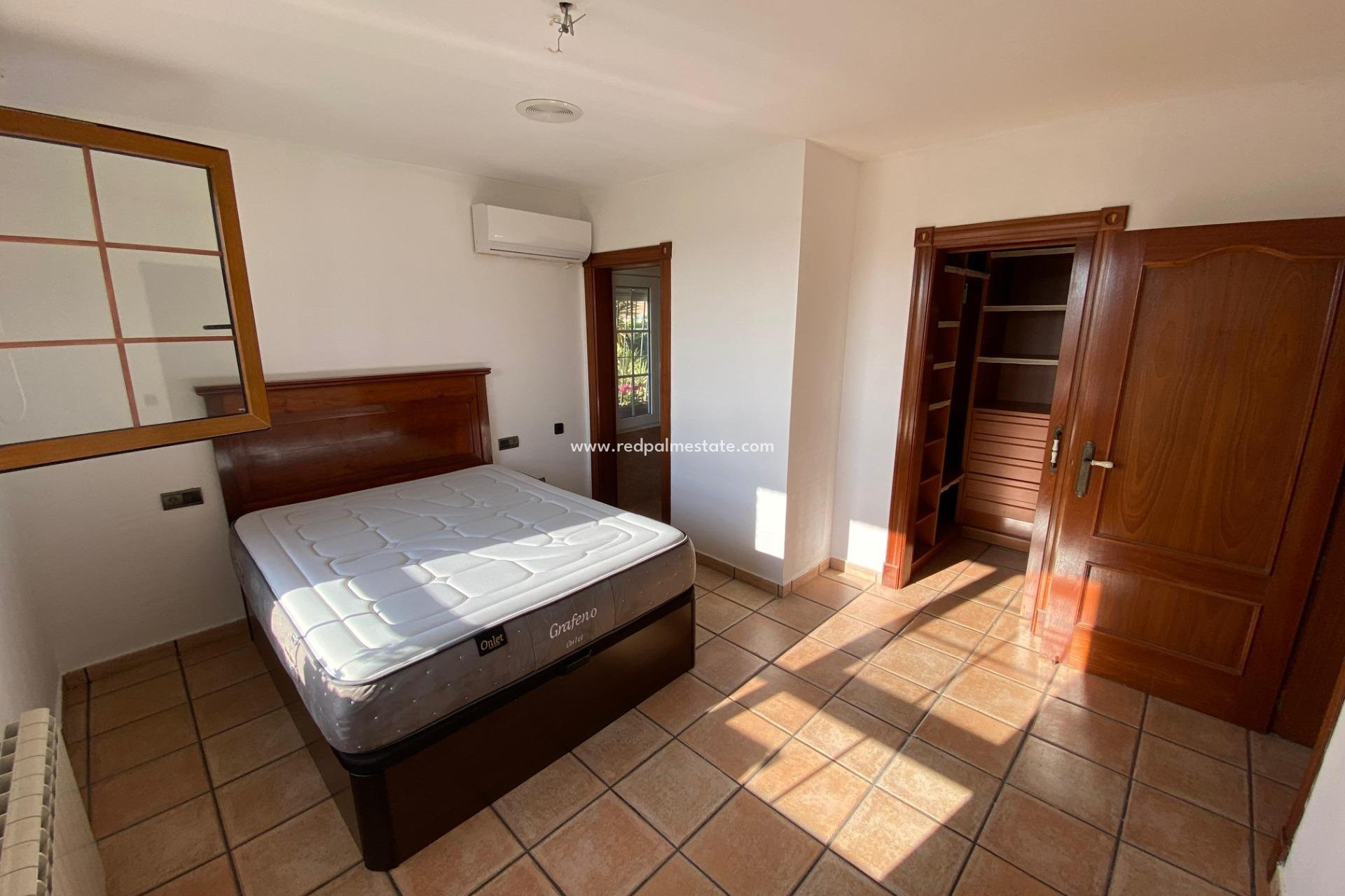 Resale - Villa -
Orihuela Costa - Los Balcones