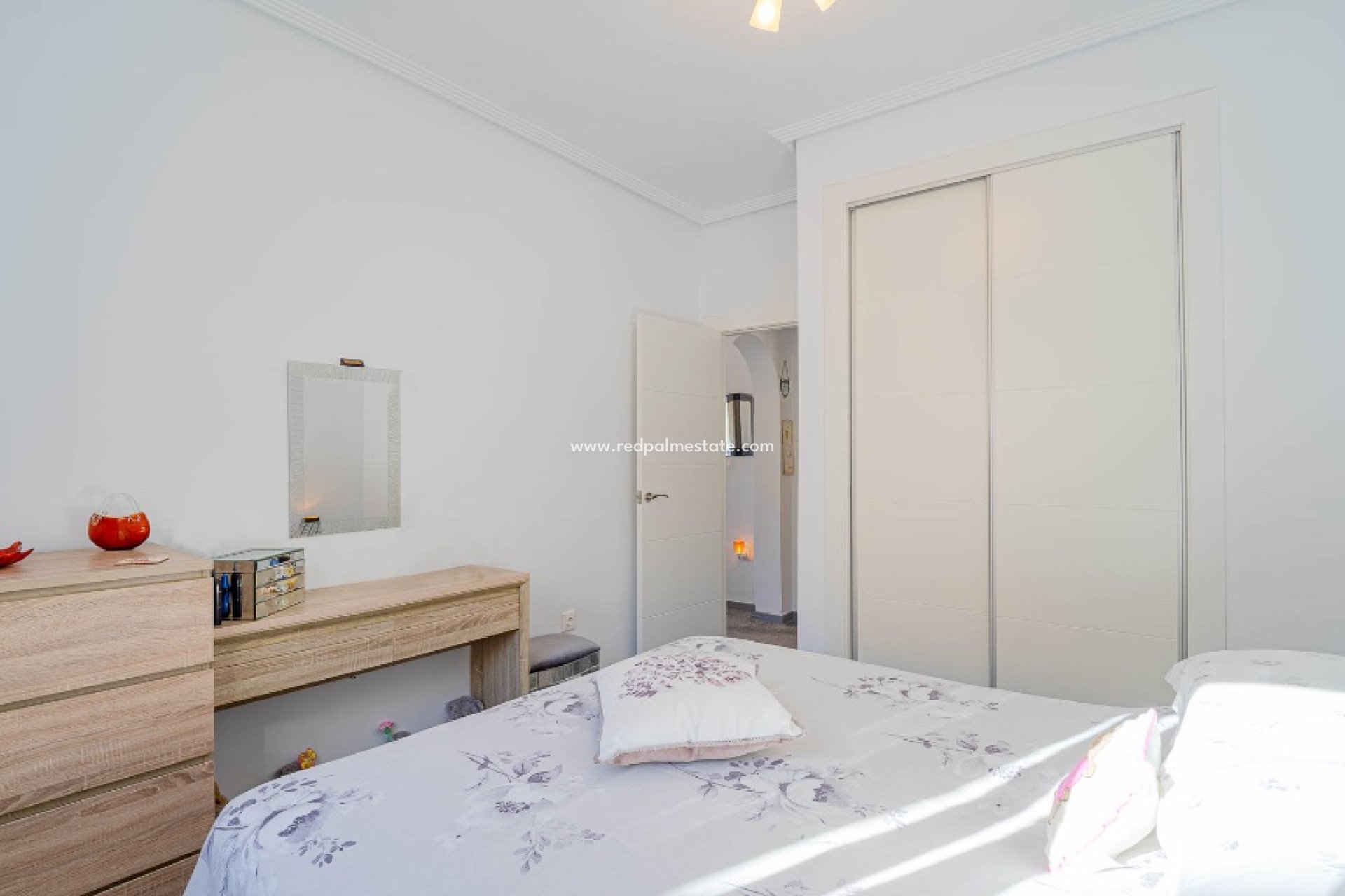 Resale - Villa -
Orihuela Costa - Los balcones