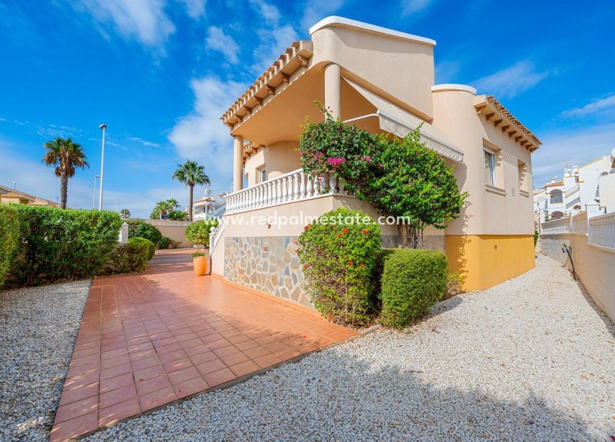 Resale - Villa -
Orihuela Costa - Los Dolses