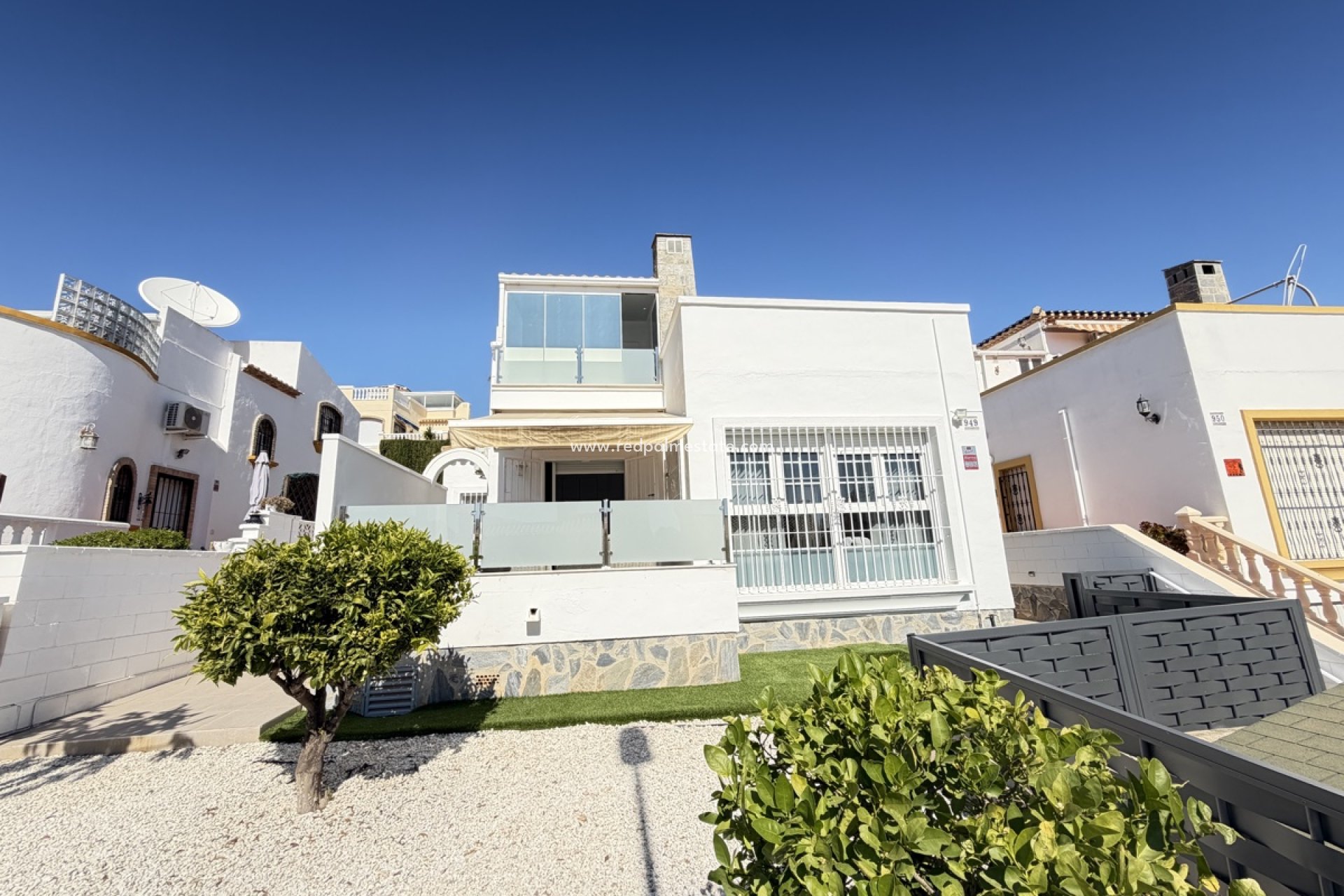 Resale - Villa -
Orihuela Costa - Los Dolses