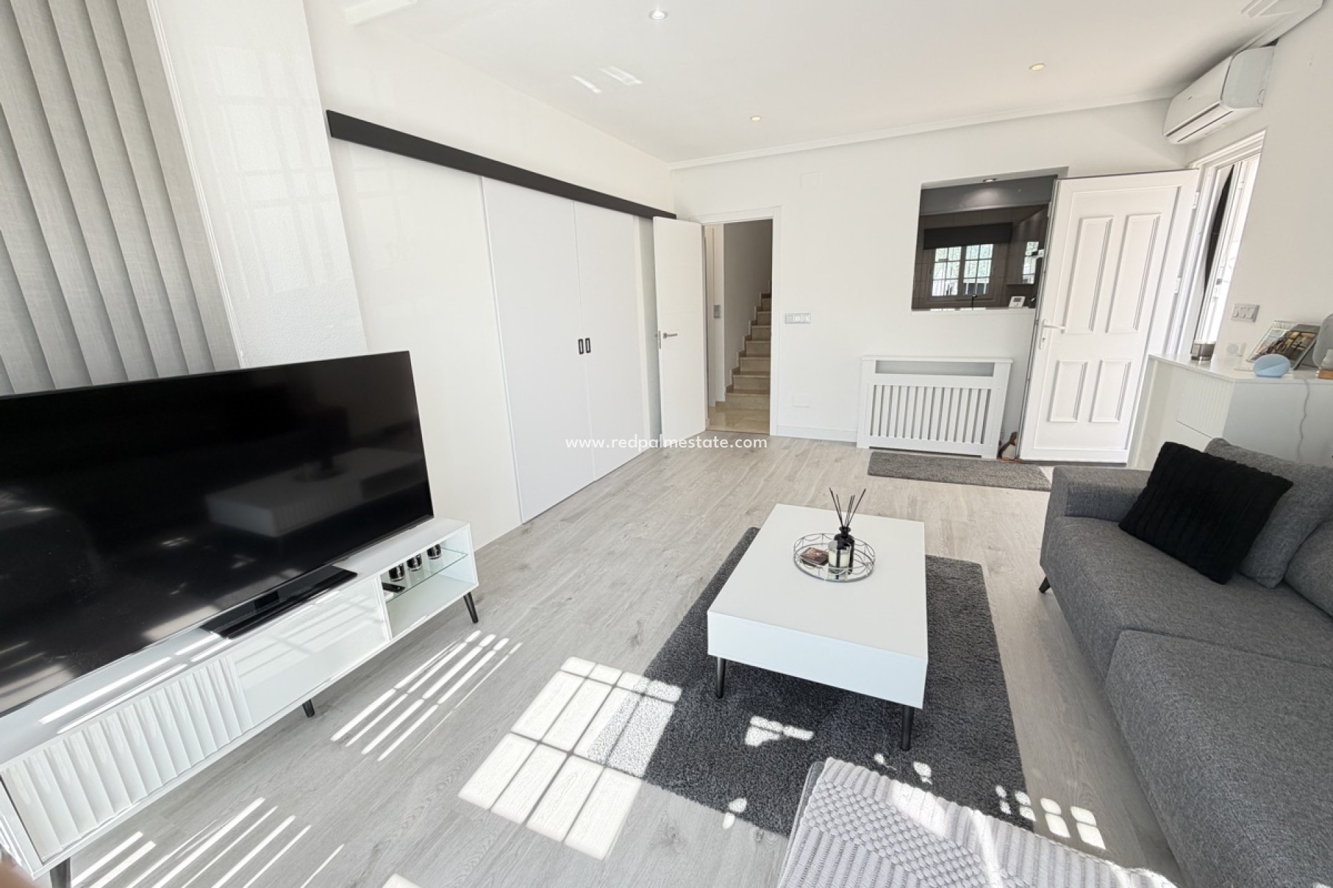 Resale - Villa -
Orihuela Costa - Los Dolses