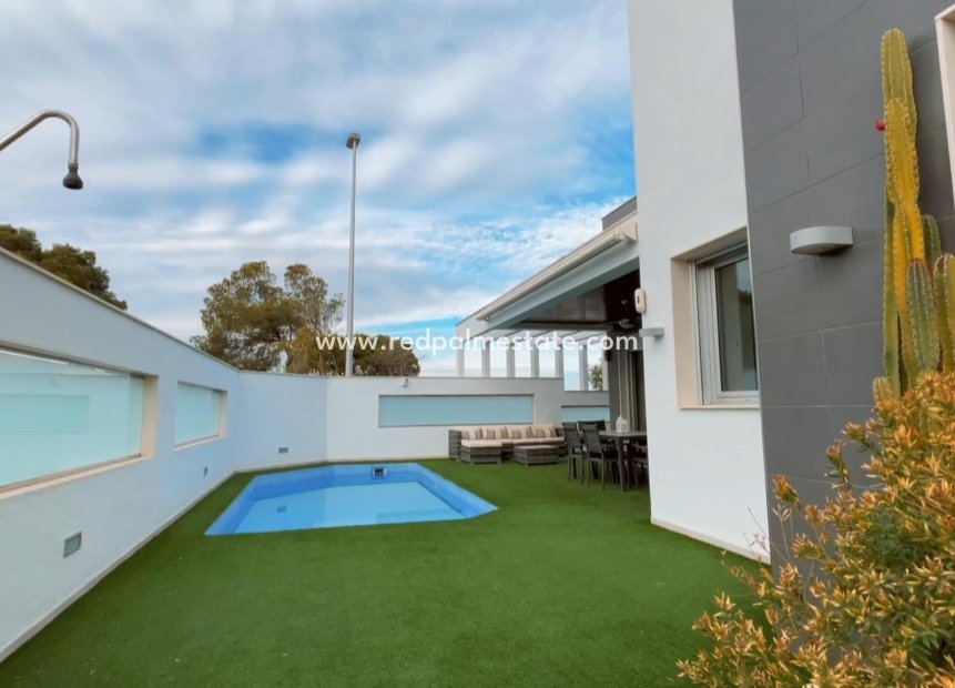 Resale - Villa -
Orihuela Costa - Mil Palmeras