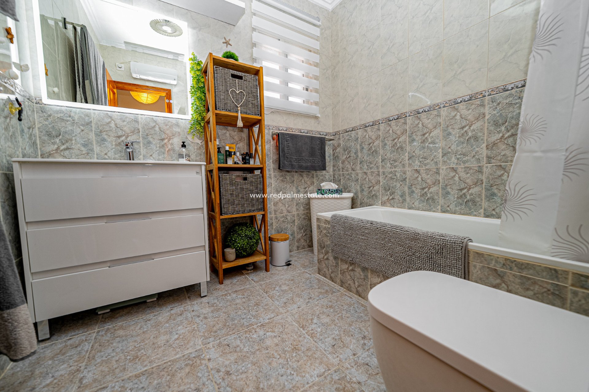 Resale - Villa -
Orihuela Costa - Montegolf