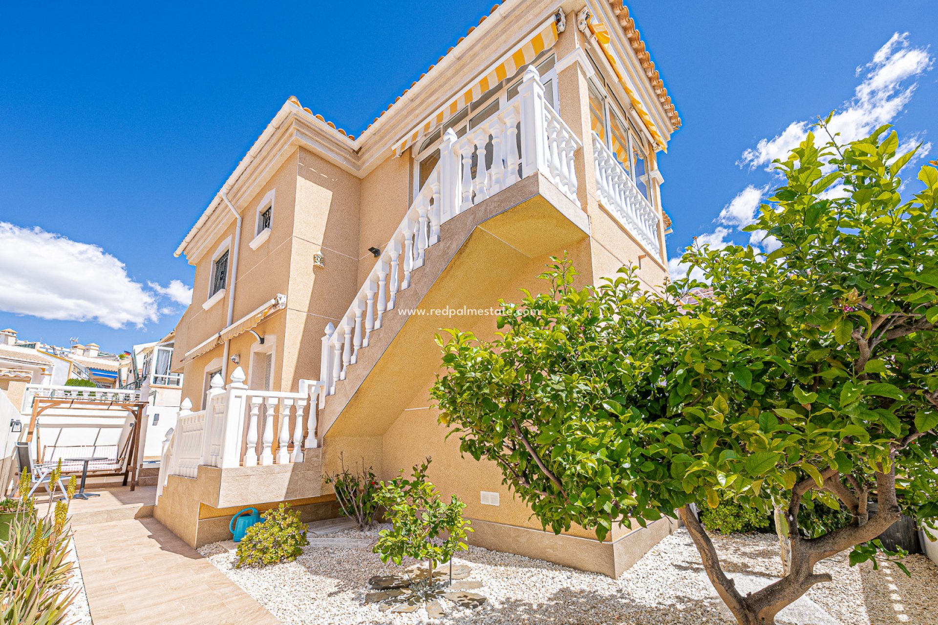 Resale - Villa -
Orihuela Costa - Montegolf