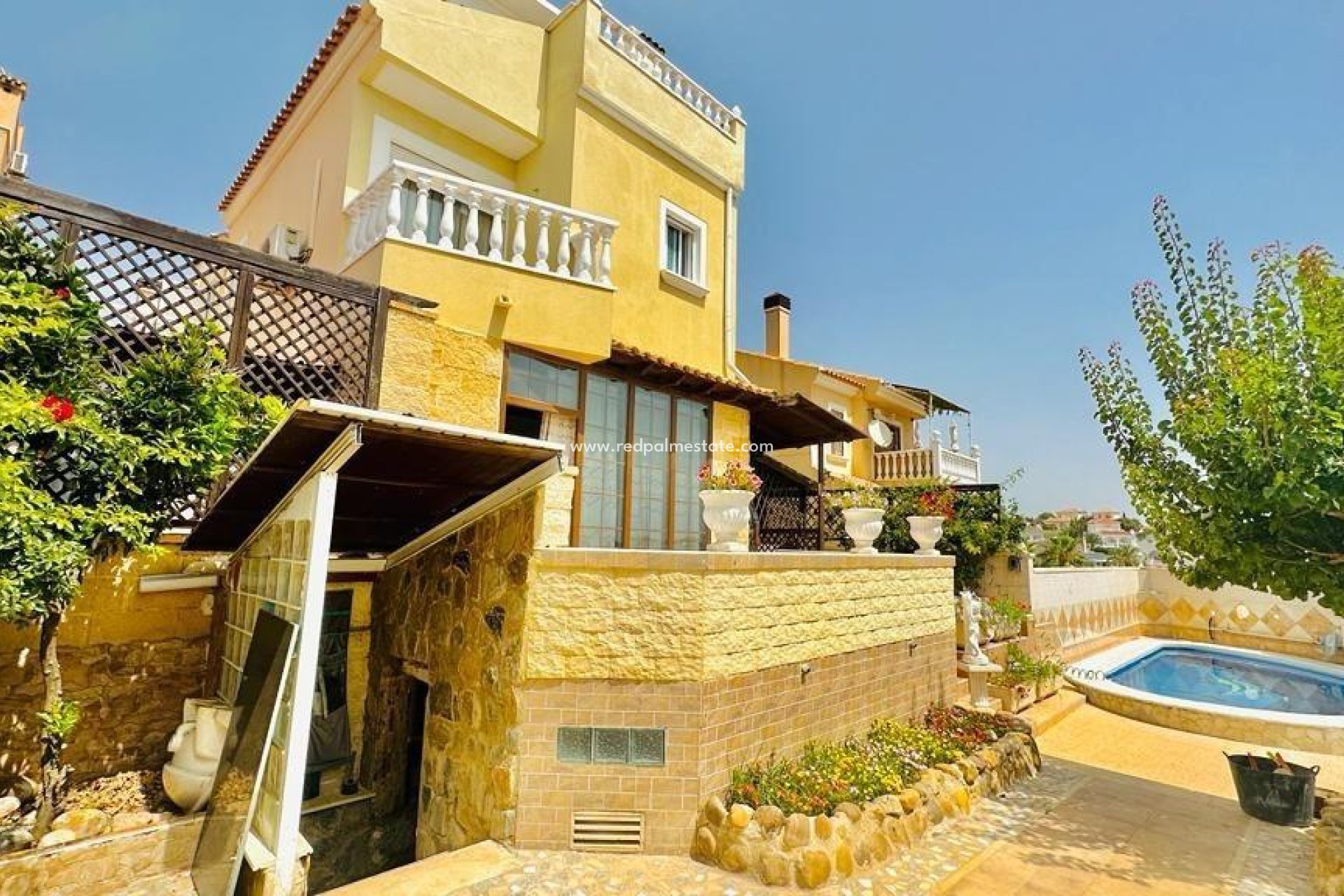 Resale - Villa -
Orihuela Costa - Montezenia