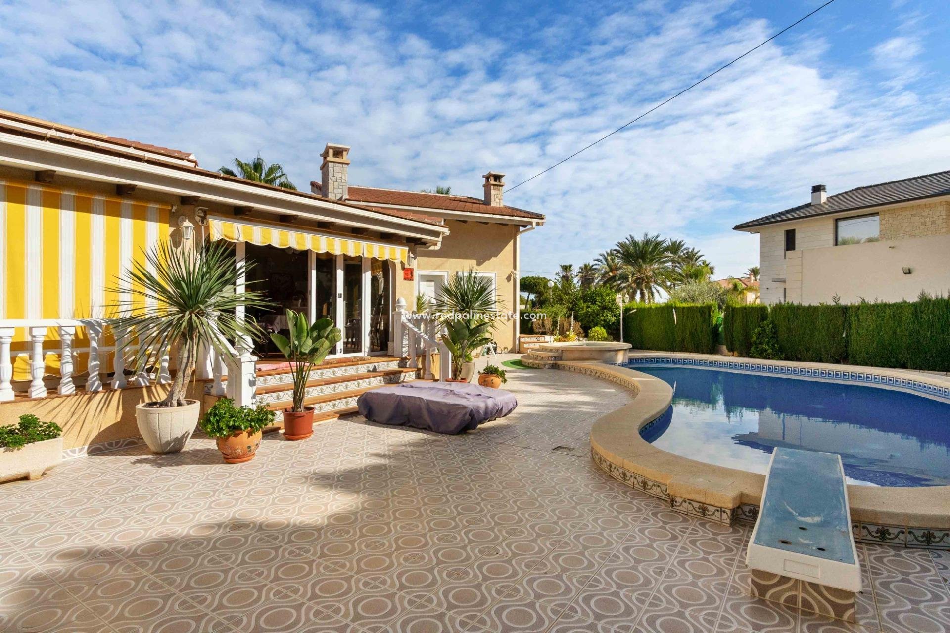 Resale - Villa -
Orihuela Costa - MUY CERCA DE LA PLAYA