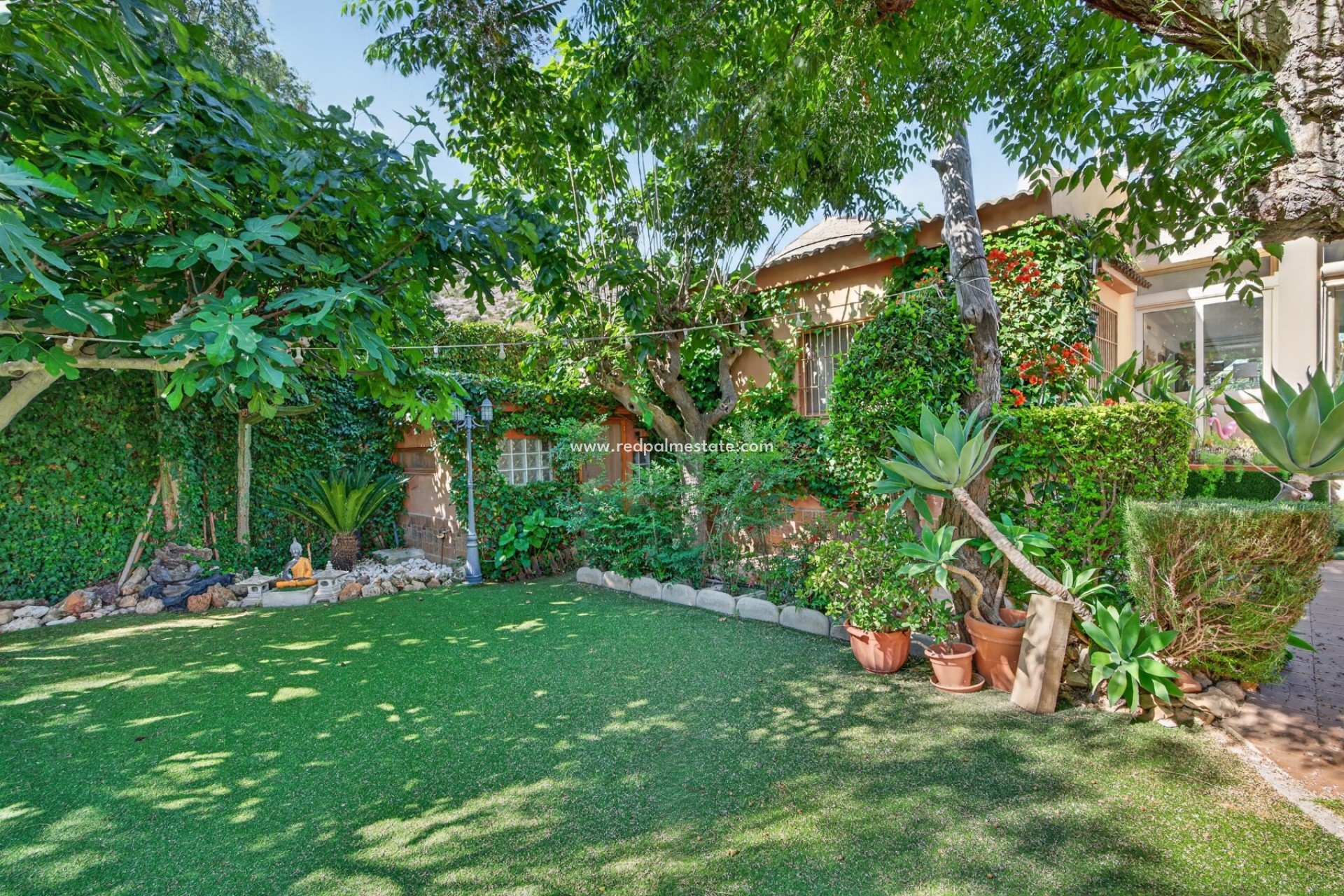 Resale - Villa -
Orihuela Costa - Orihuela Center
