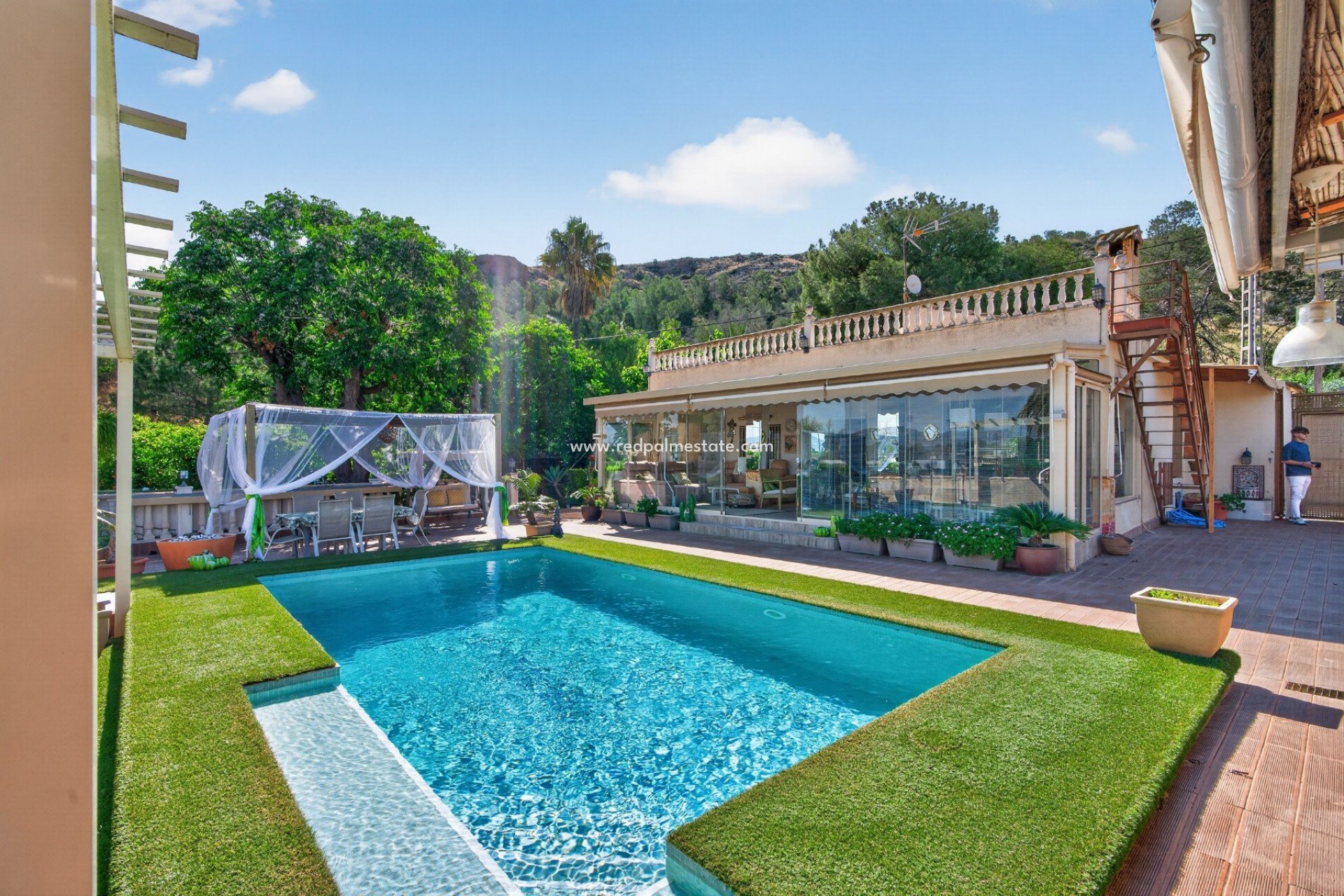 Resale - Villa -
Orihuela Costa - Orihuela Center