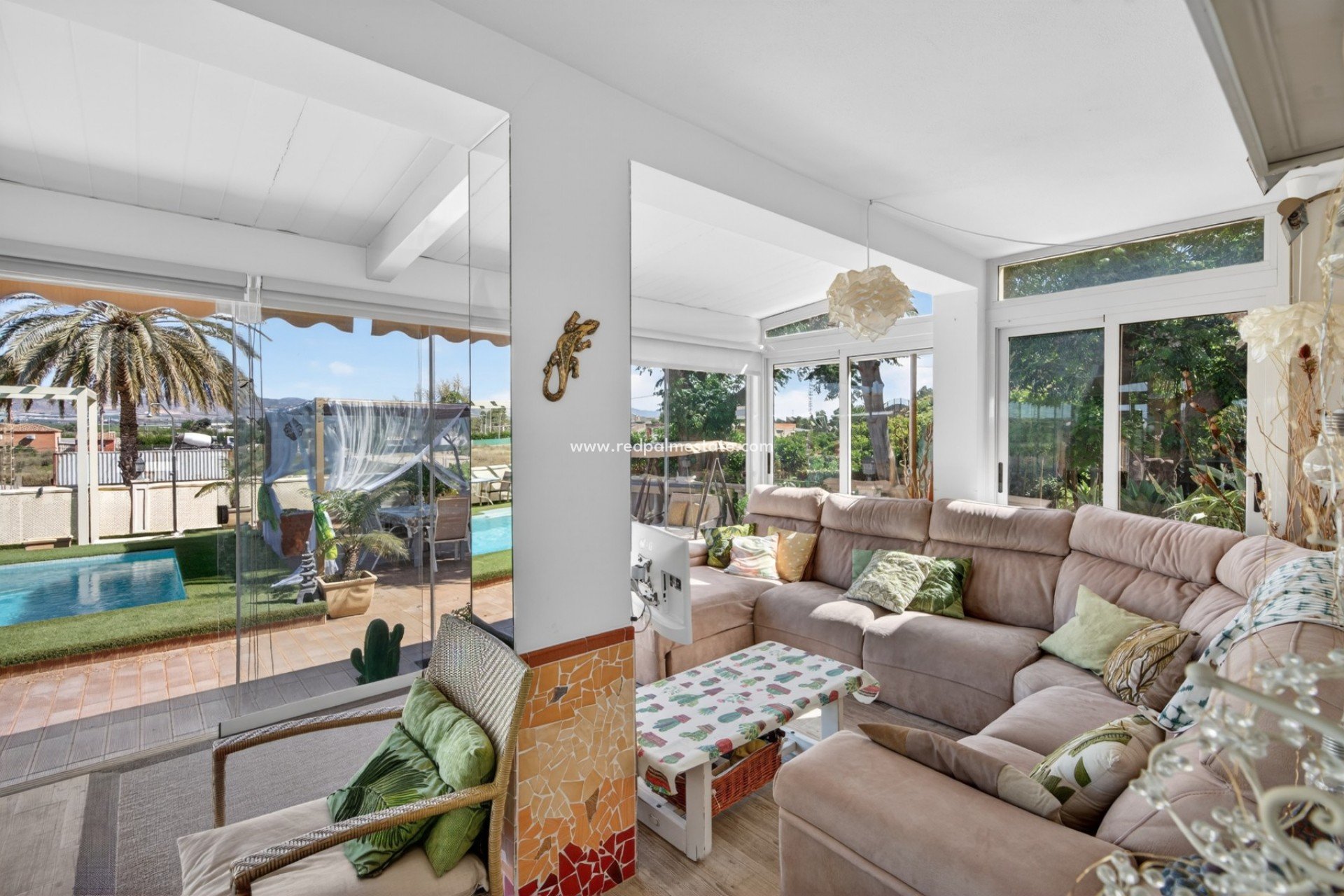 Resale - Villa -
Orihuela Costa - Orihuela Center