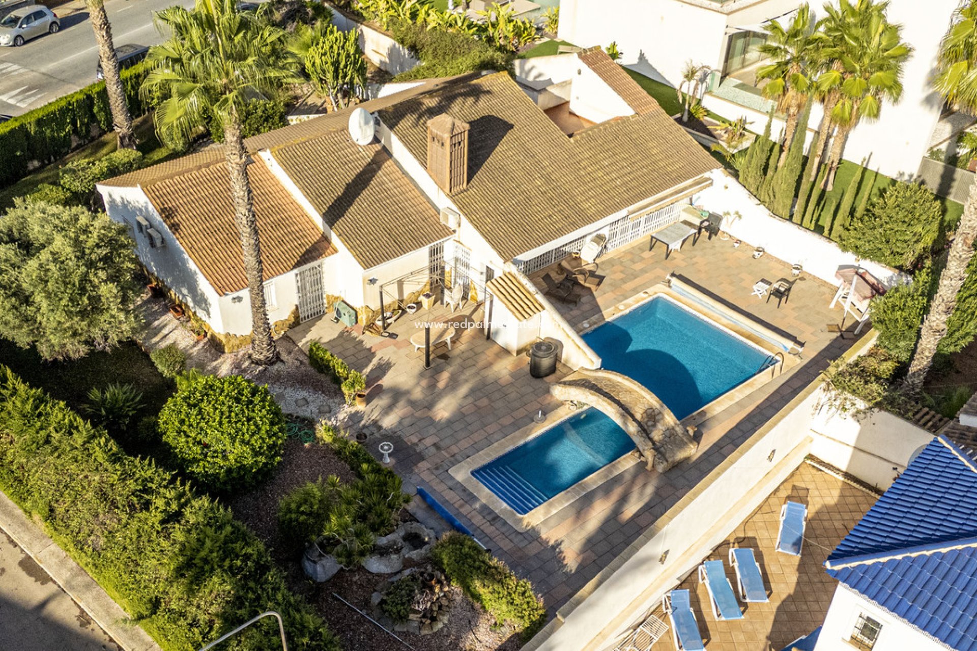 Resale - Villa -
Orihuela Costa - Orihuela