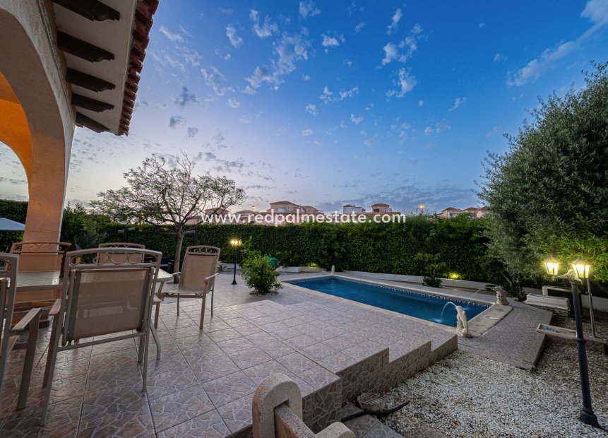 Resale - Villa -
Orihuela Costa - Playa Flamenca