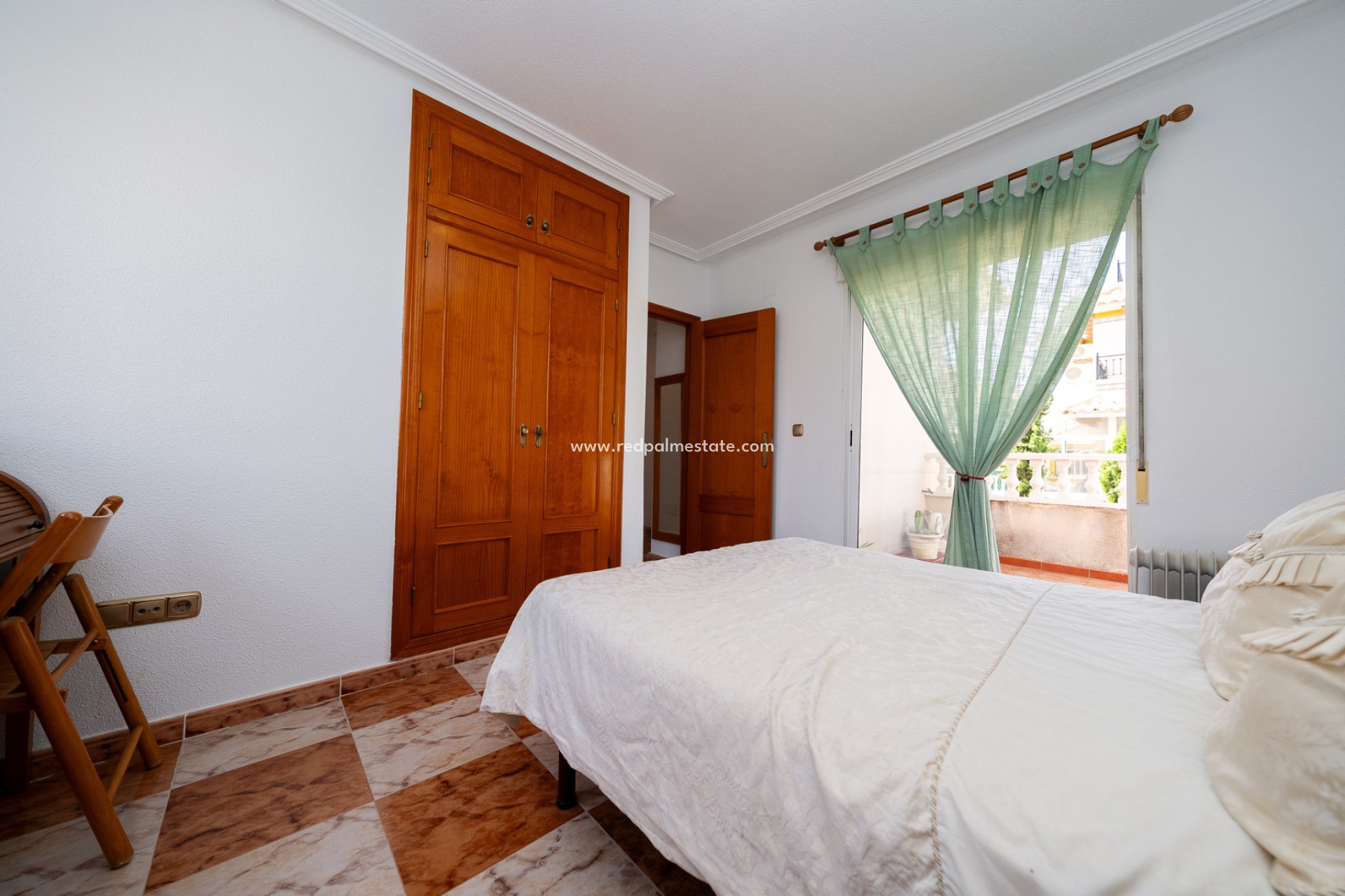 Resale - Villa -
Orihuela Costa - Playa Flamenca