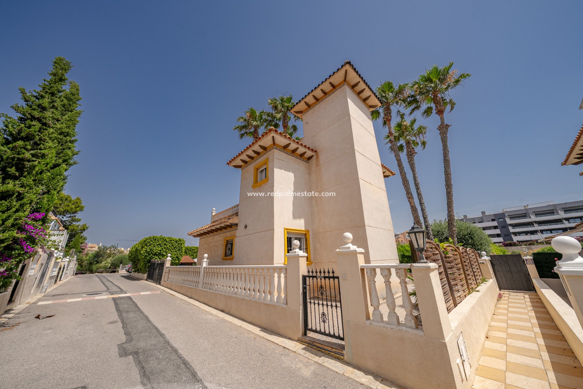 Resale - Villa -
Orihuela Costa - Playa Flamenca
