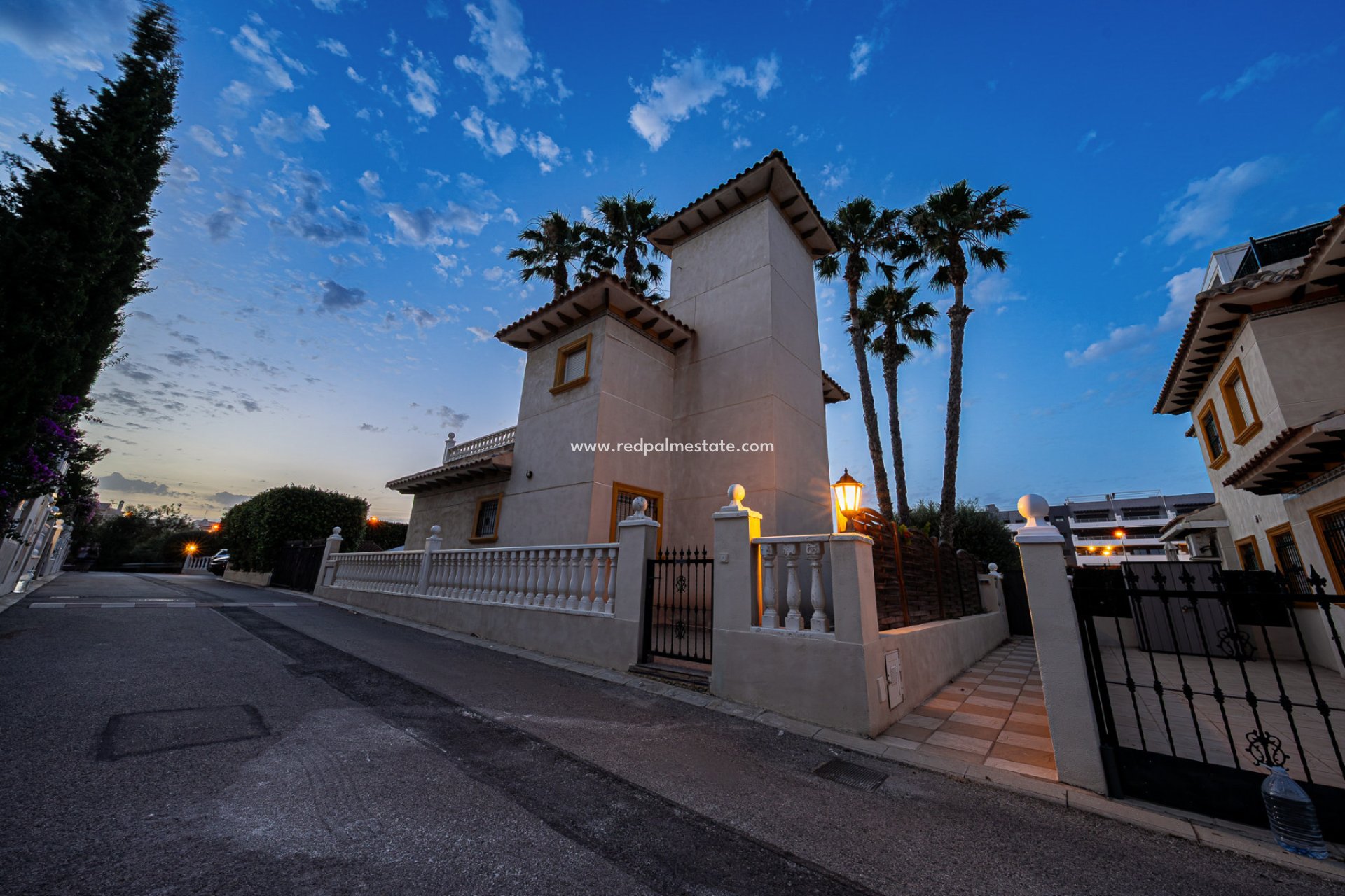 Resale - Villa -
Orihuela Costa - Playa Flamenca
