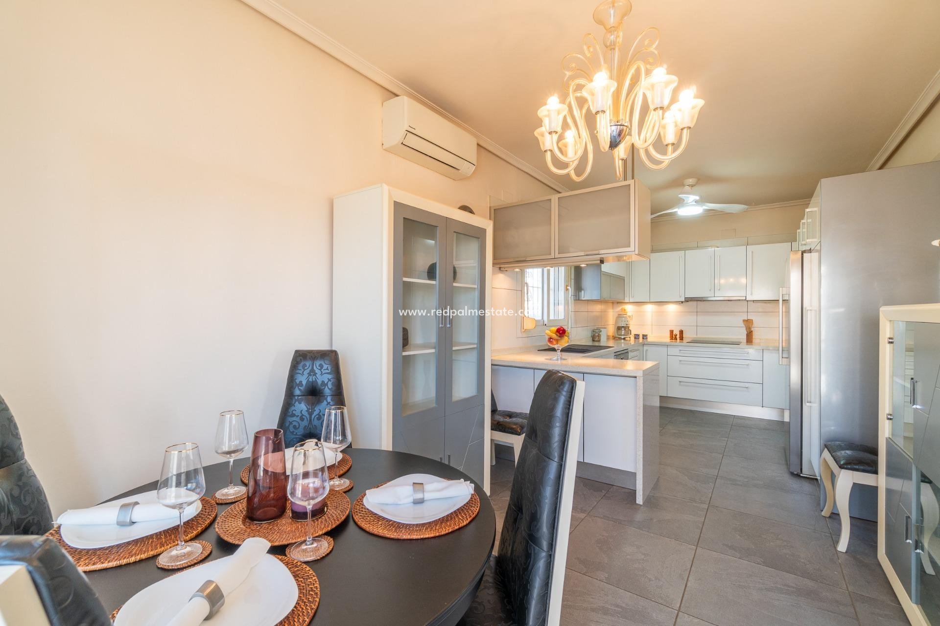 Resale - Villa -
Orihuela Costa - Playa Flamenca