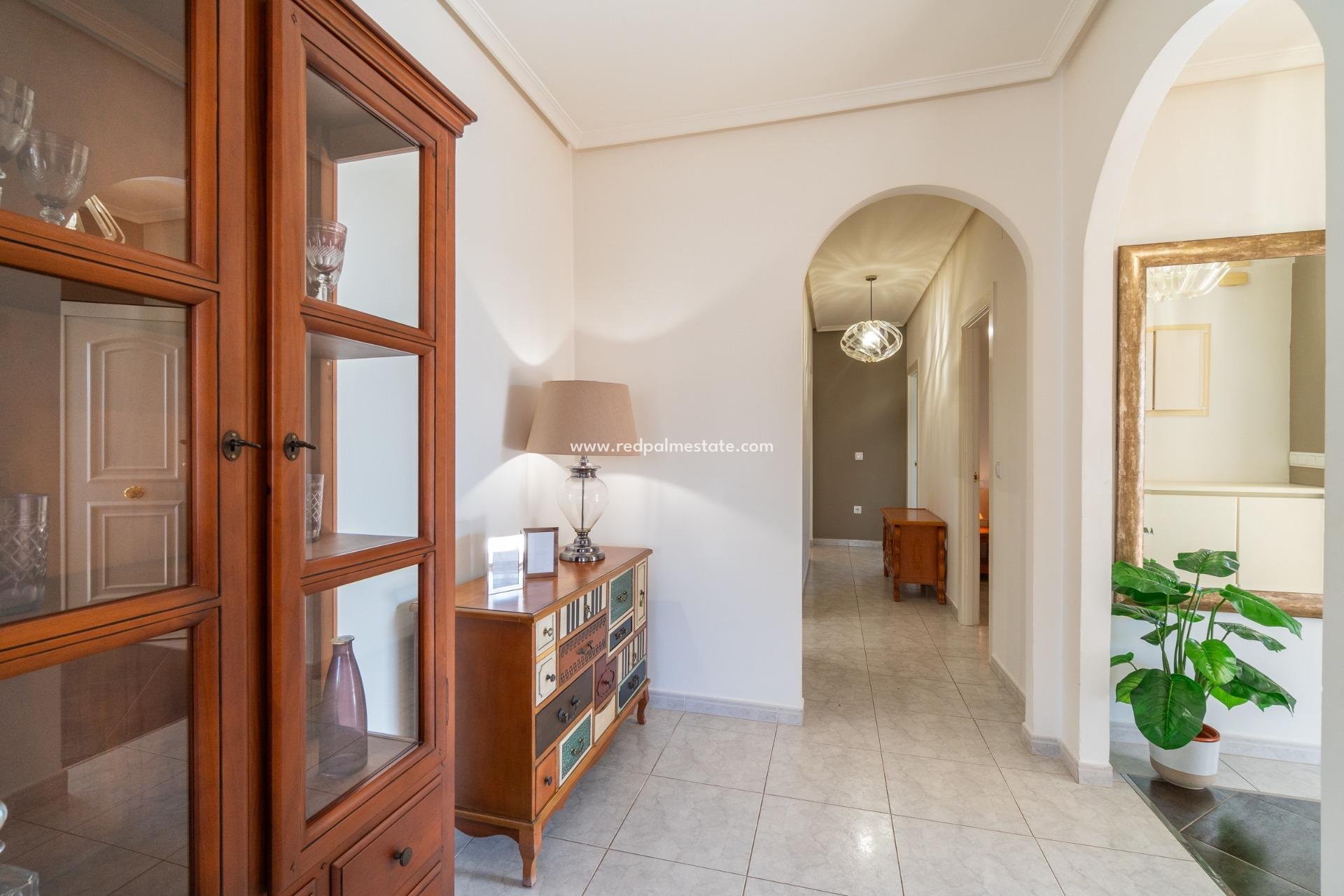 Resale - Villa -
Orihuela Costa - Playa Flamenca