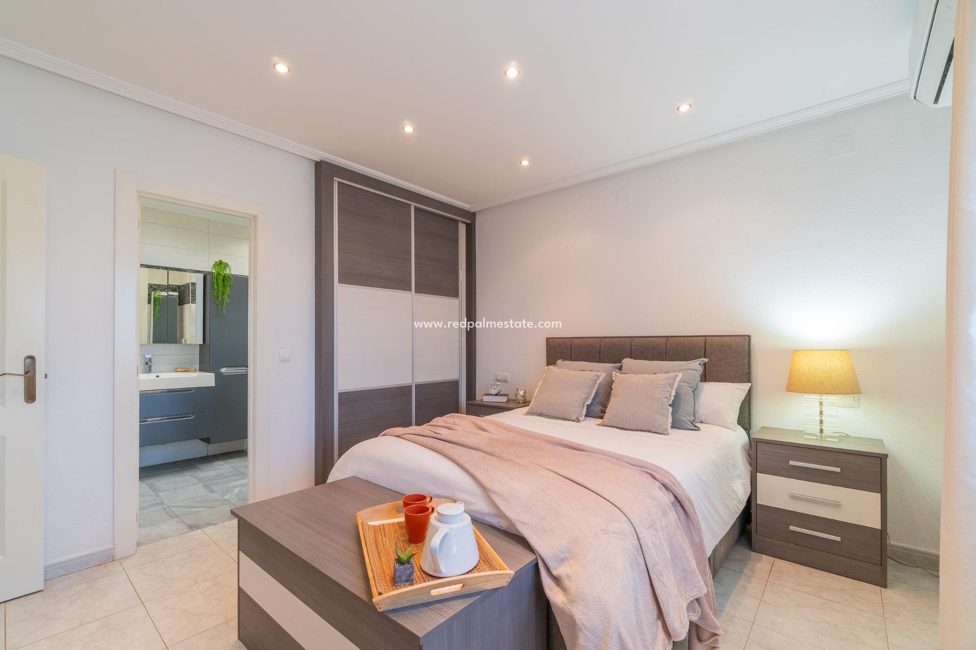 Resale - Villa -
Orihuela Costa - Playa Flamenca