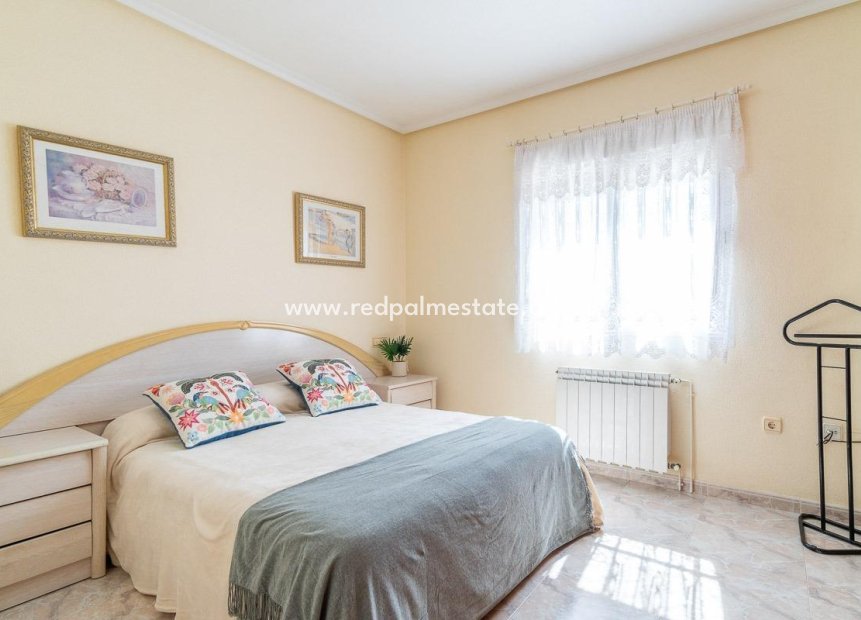 Resale - Villa -
Orihuela Costa - Playa Flamenca