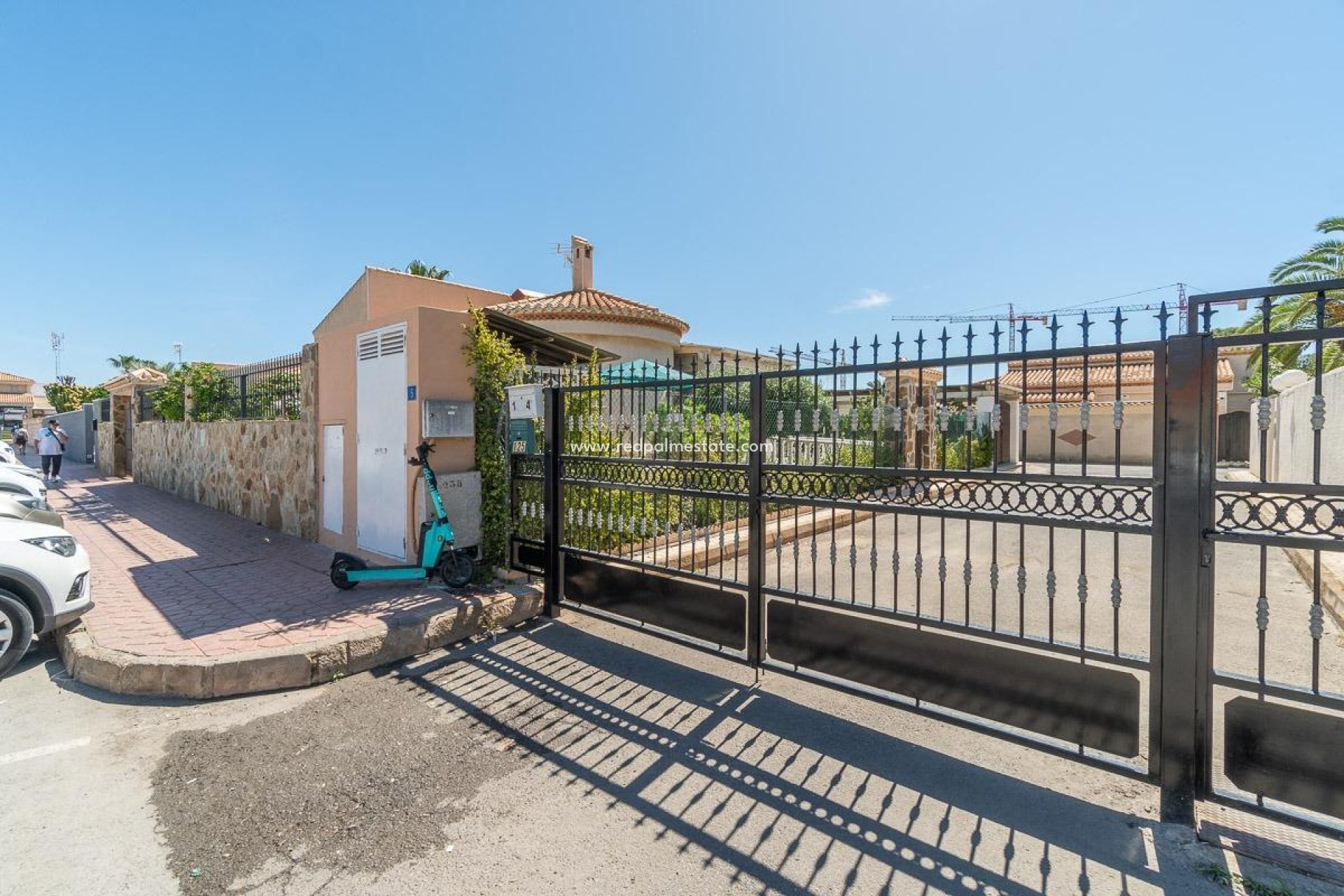 Resale - Villa -
Orihuela Costa - Playa Flamenca