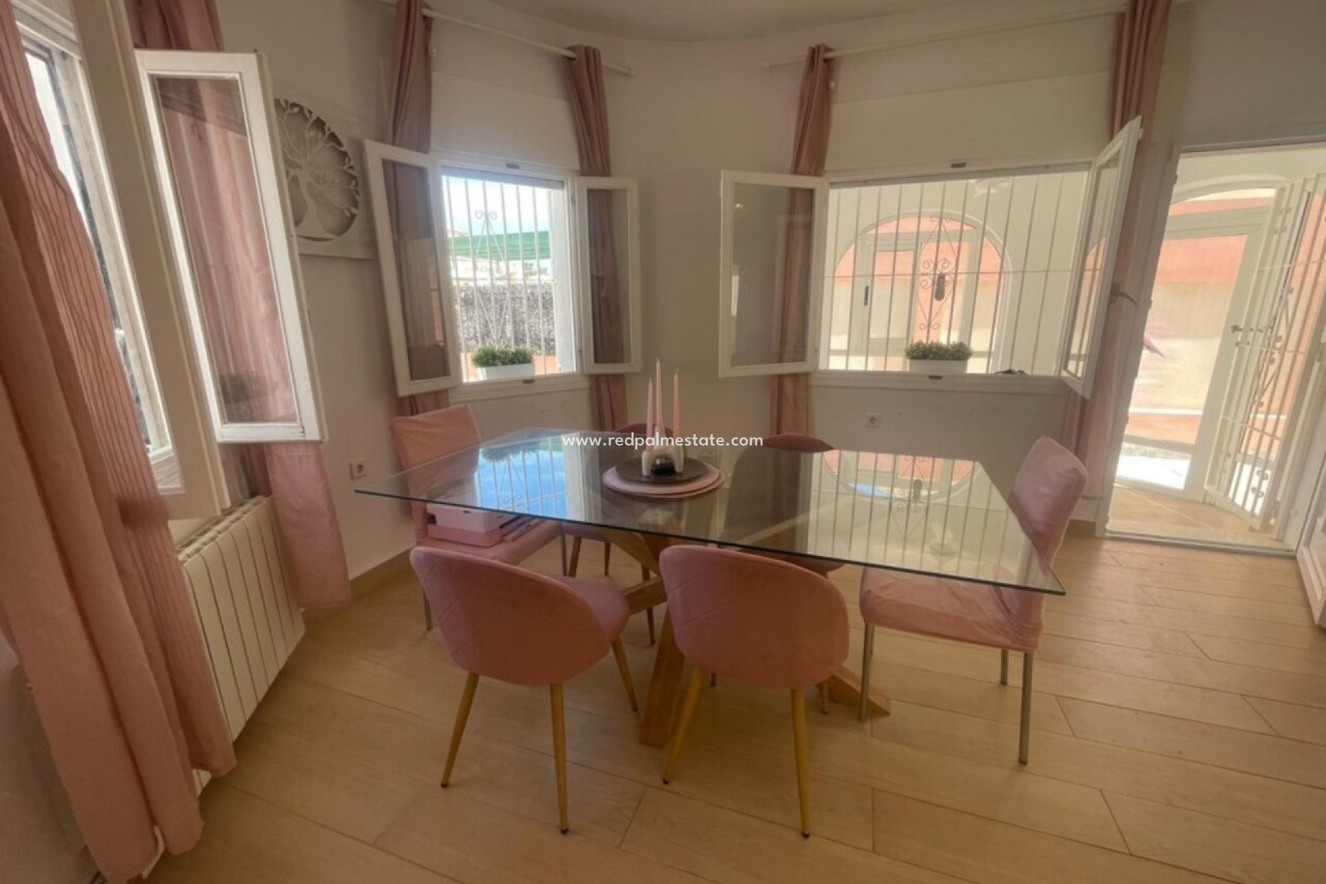 Resale - Villa -
Orihuela Costa - Playa Flamenca