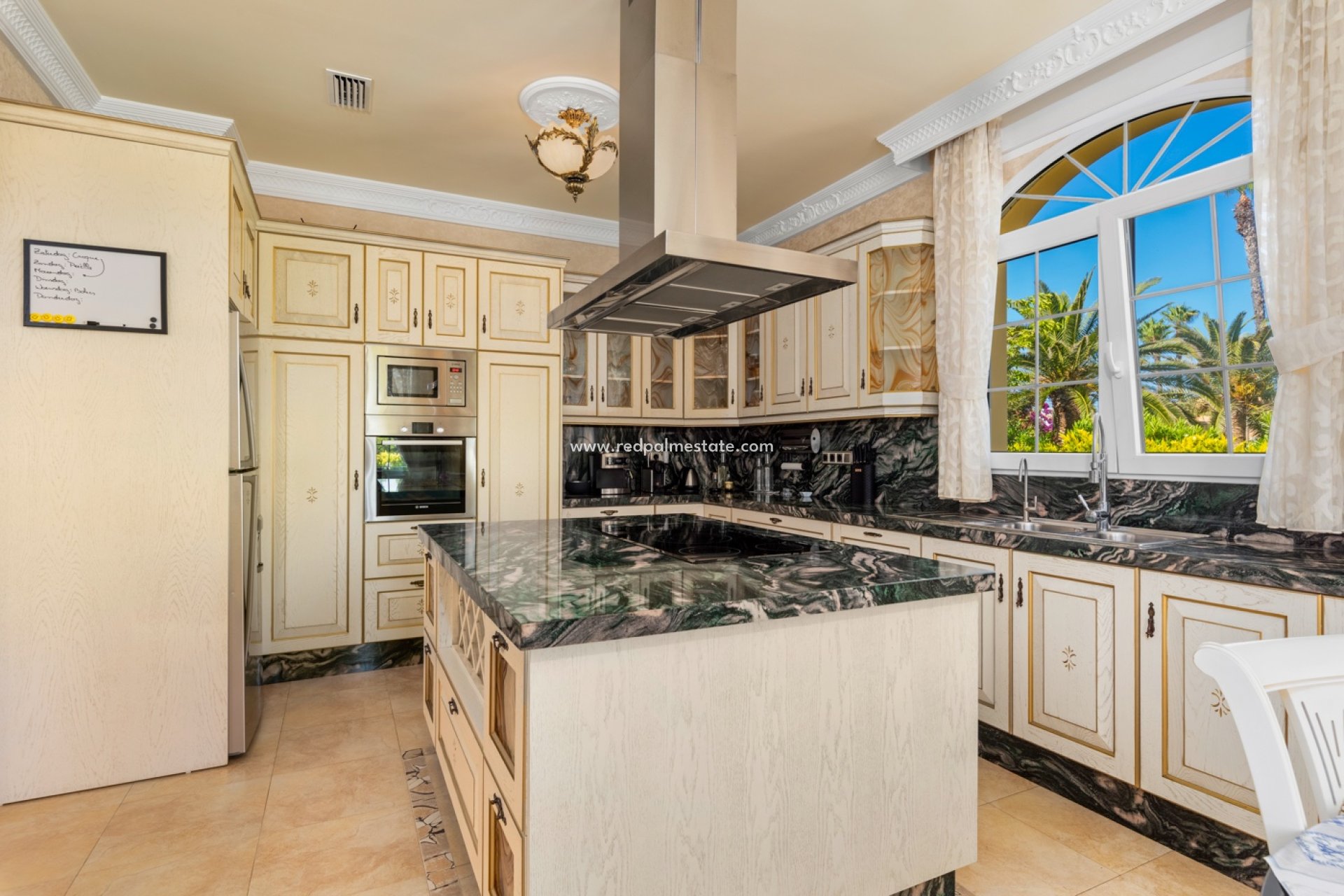 Resale - Villa -
Orihuela Costa - Playa Flamenca