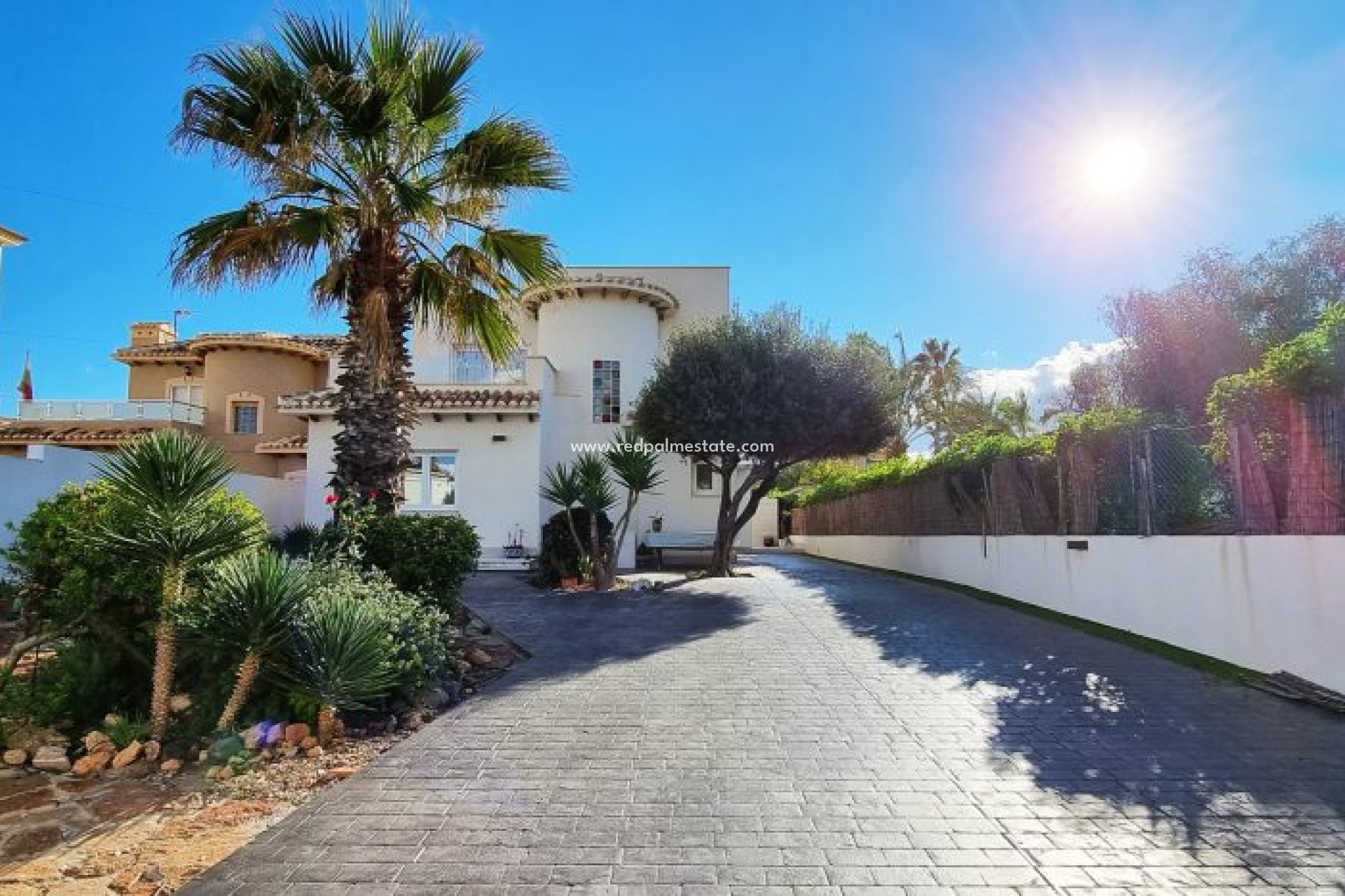 Resale - Villa -
Orihuela Costa - Playa Flamenca