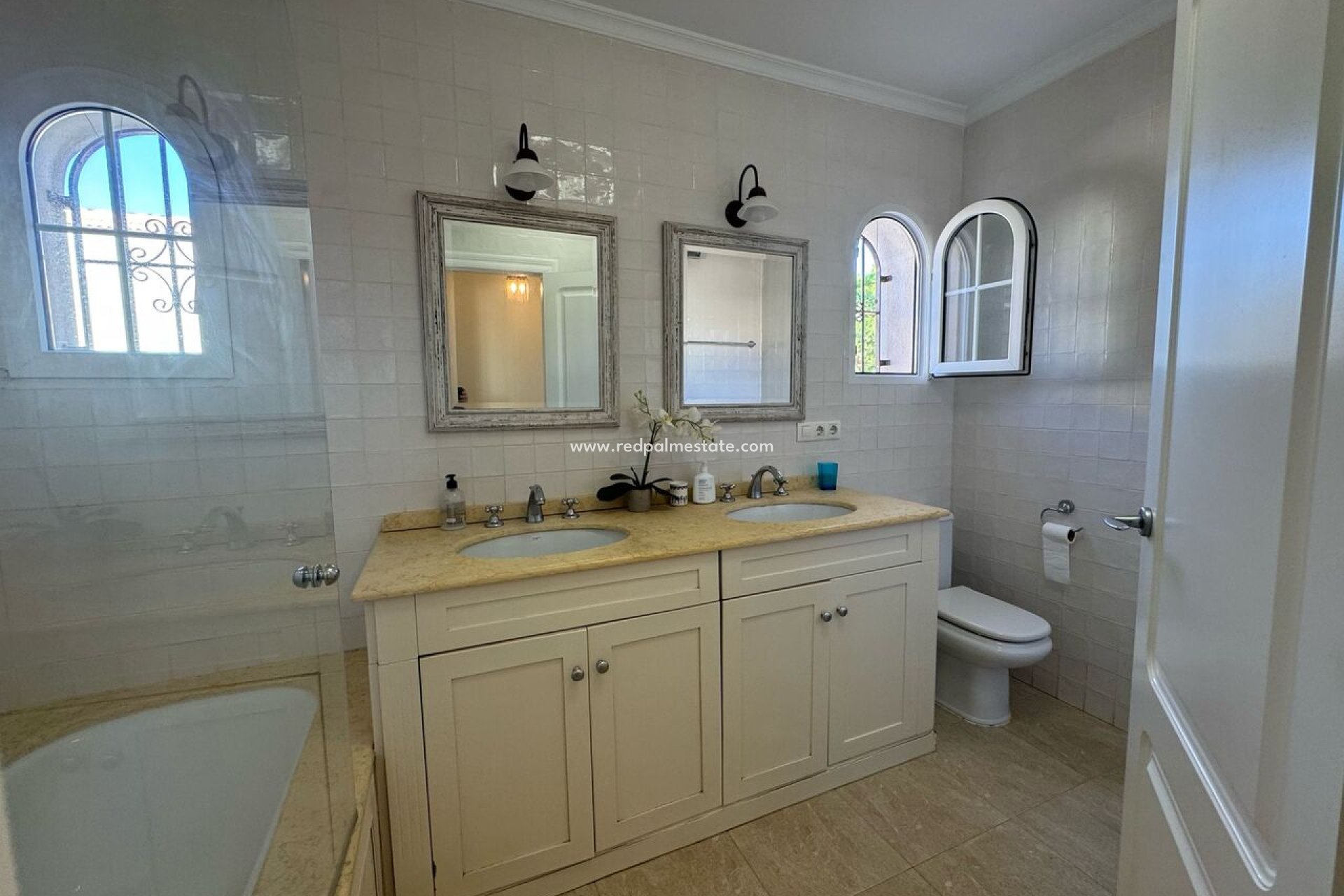 Resale - Villa -
Orihuela Costa - Playa Flamenca