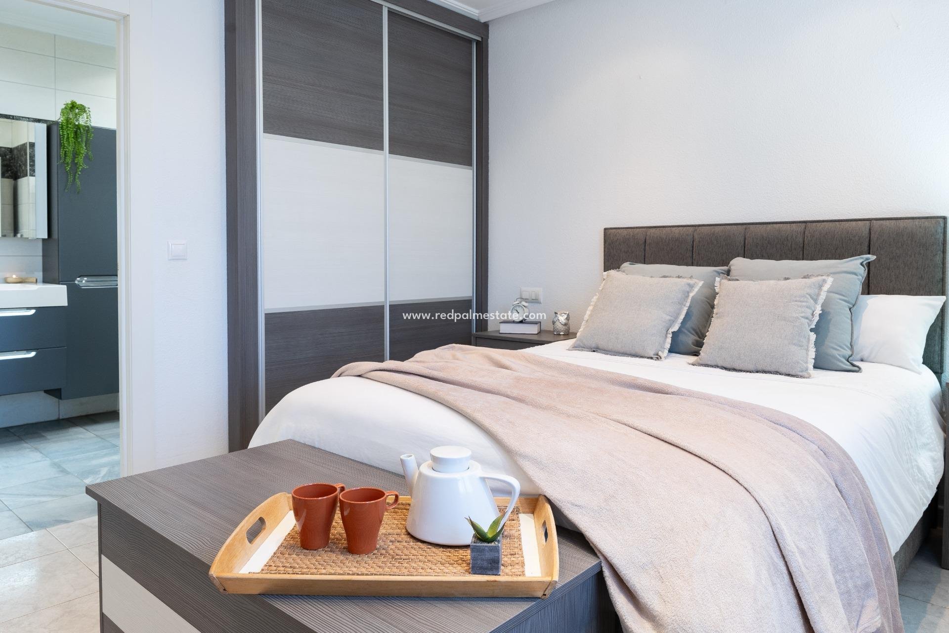 Resale - Villa -
Orihuela Costa - Playa Flamenca