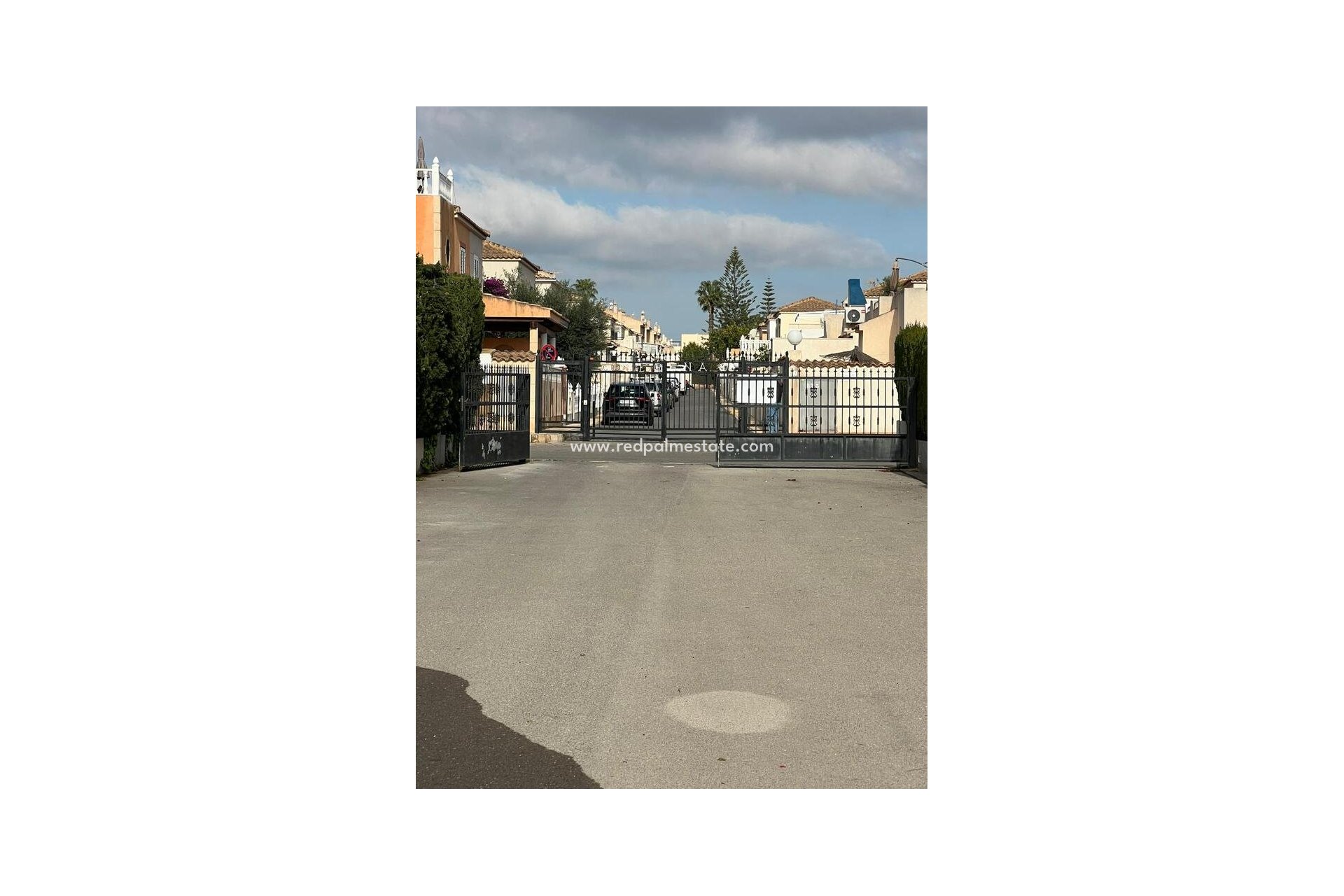 Resale - Villa -
Orihuela Costa - Playa Flamenca