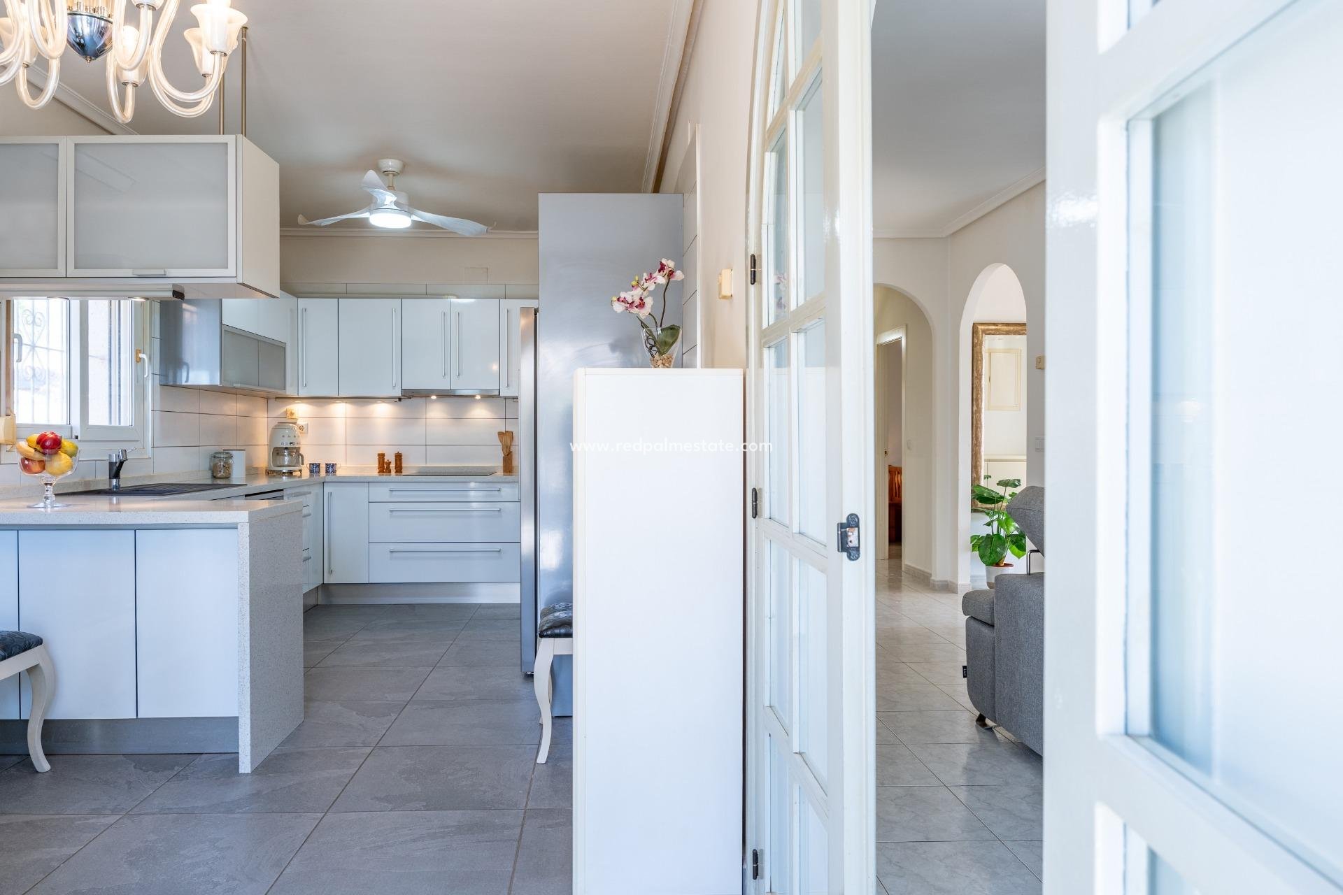 Resale - Villa -
Orihuela Costa - Playa Flamenca