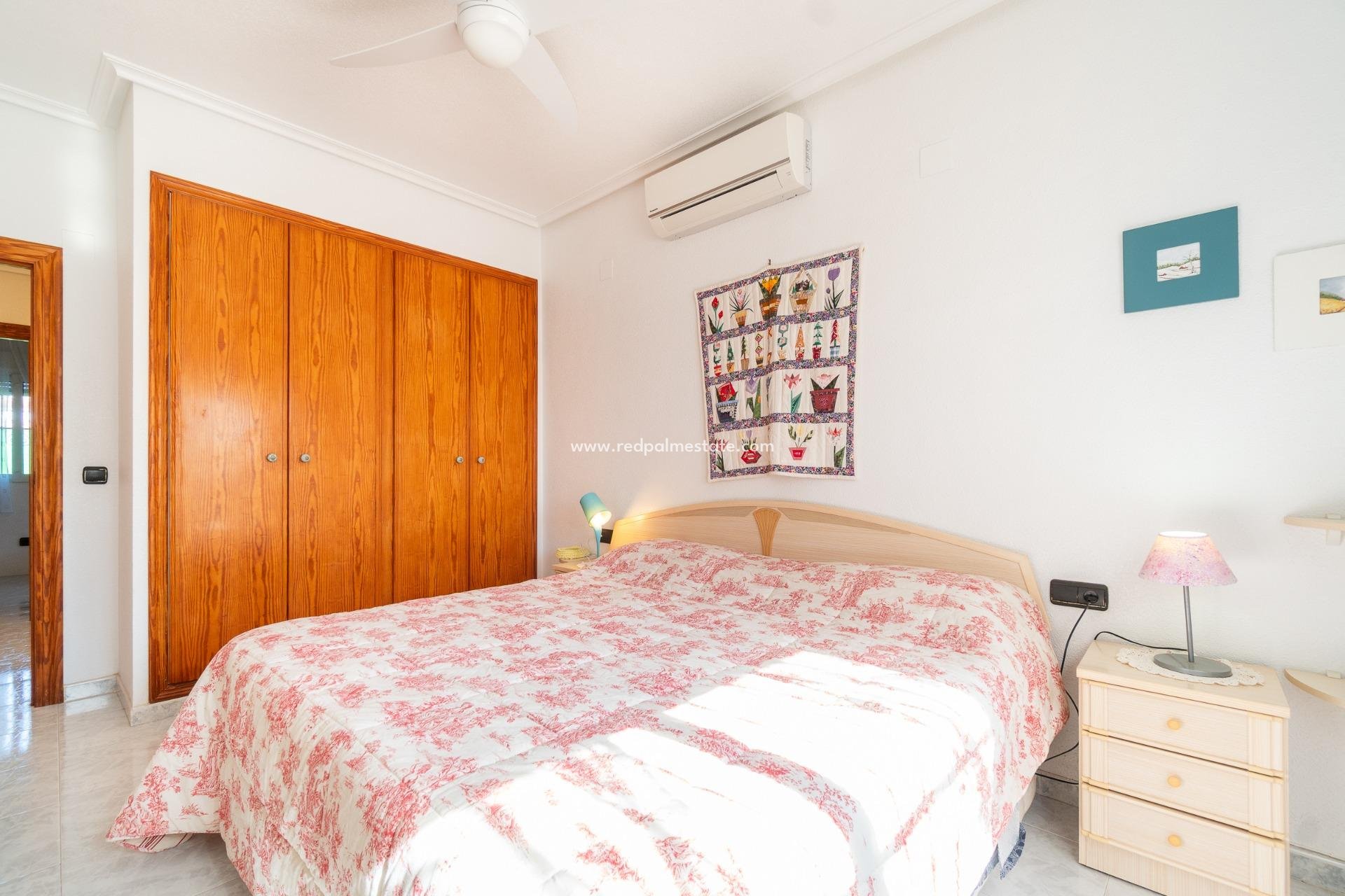 Resale - Villa -
Orihuela Costa - Playa Flamenca
