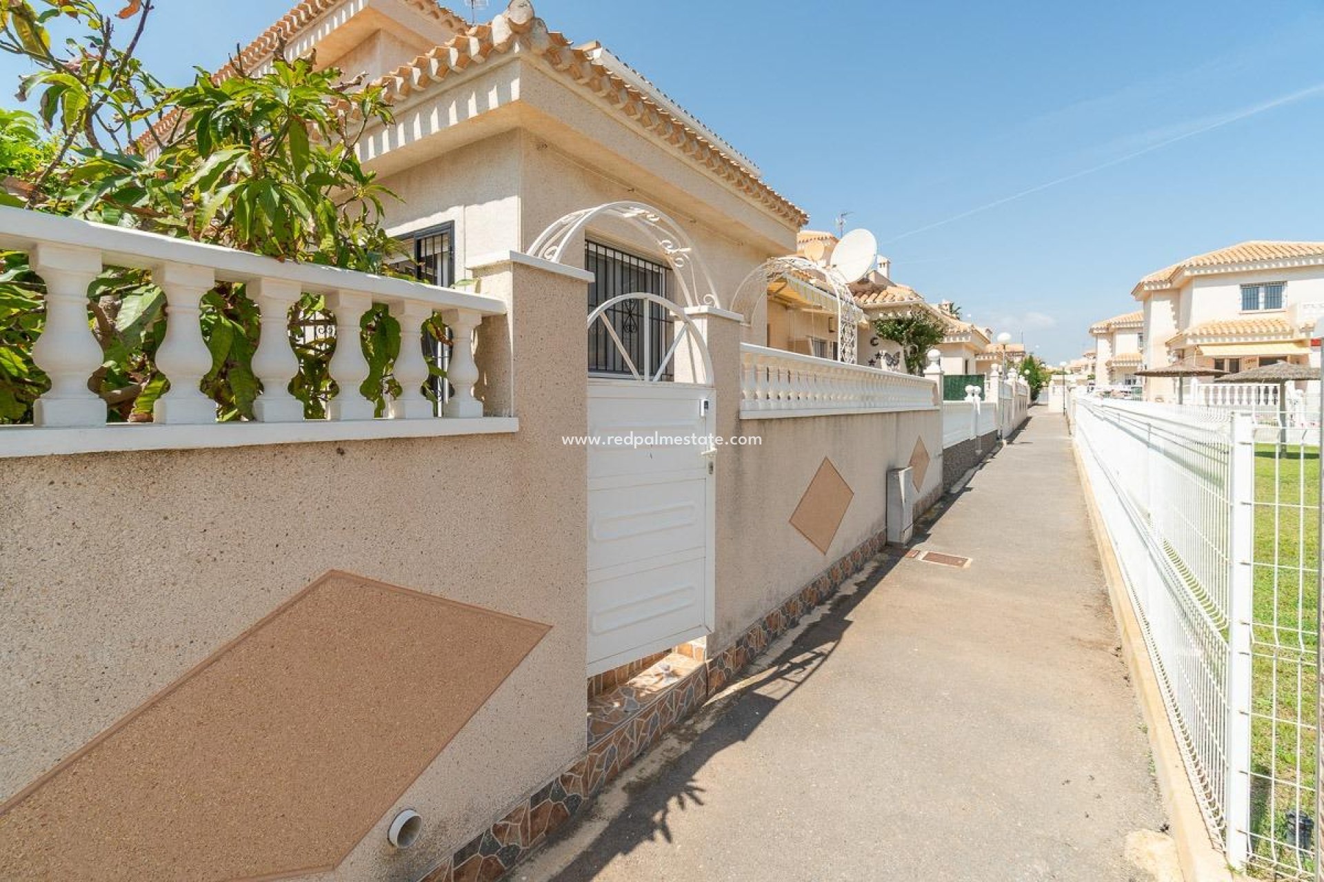 Resale - Villa -
Orihuela Costa - Playa Flamenca