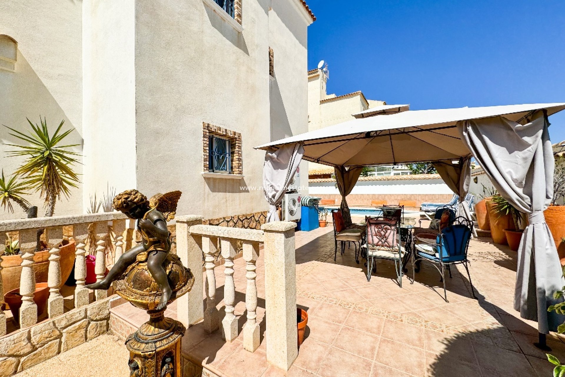 Resale - Villa -
Orihuela Costa - Punta Prima