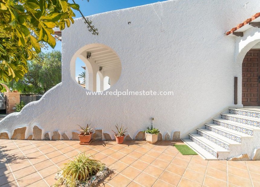 Resale - Villa -
Orihuela Costa - Punta Prima