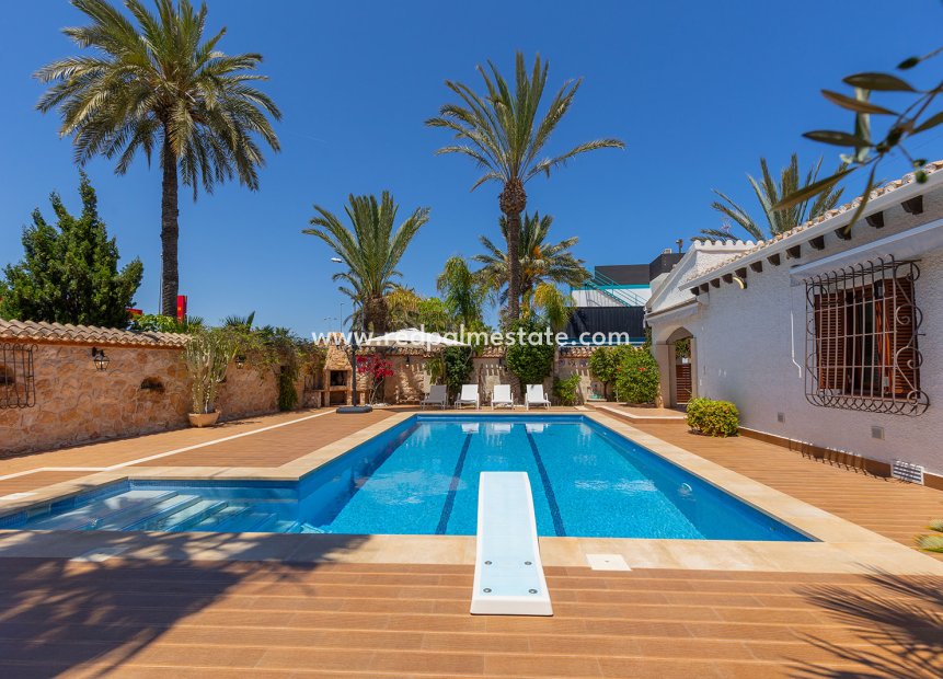 Resale - Villa -
Orihuela Costa - Punta prima