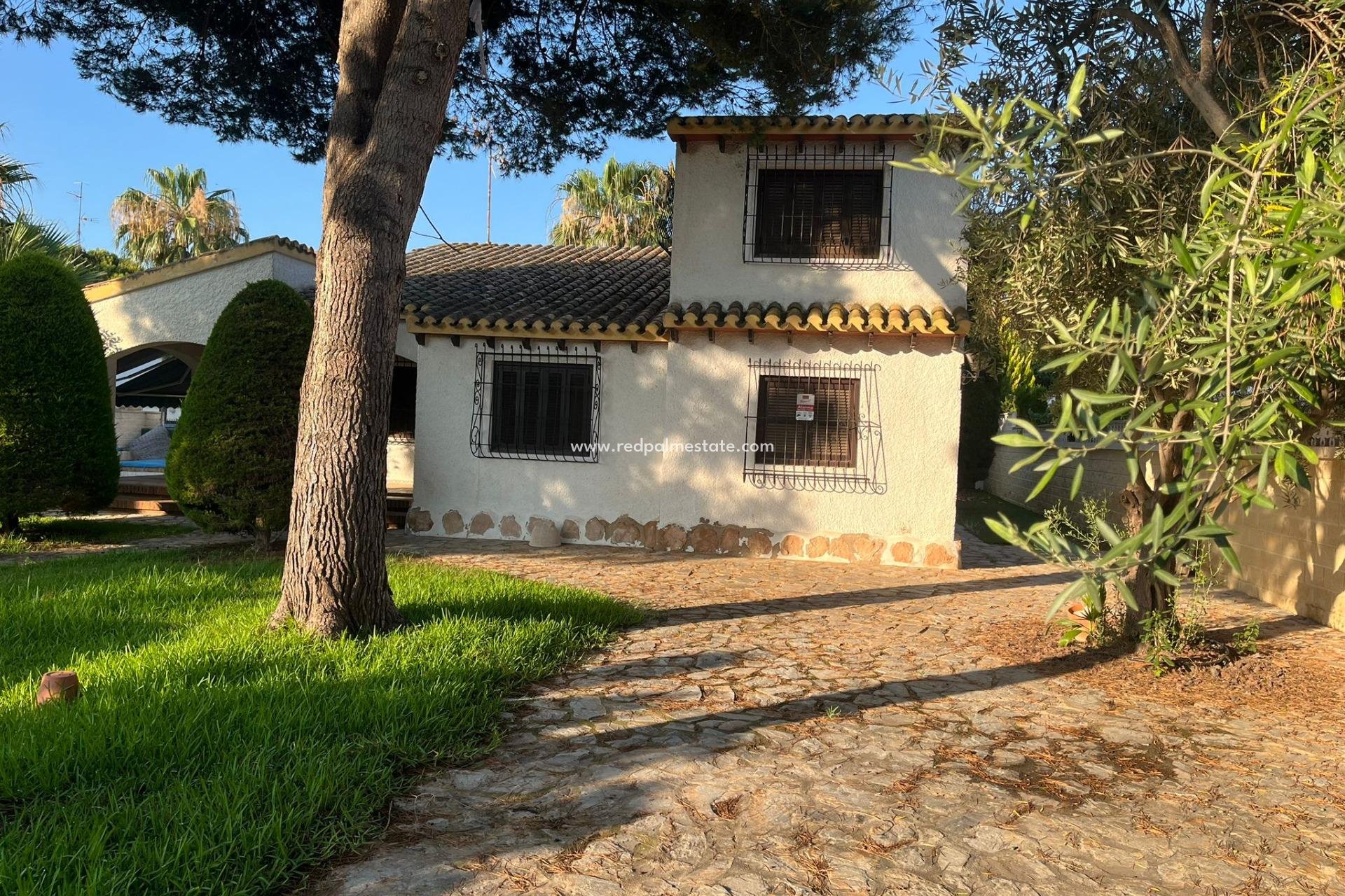 Resale - Villa -
Orihuela Costa - Punta Prima