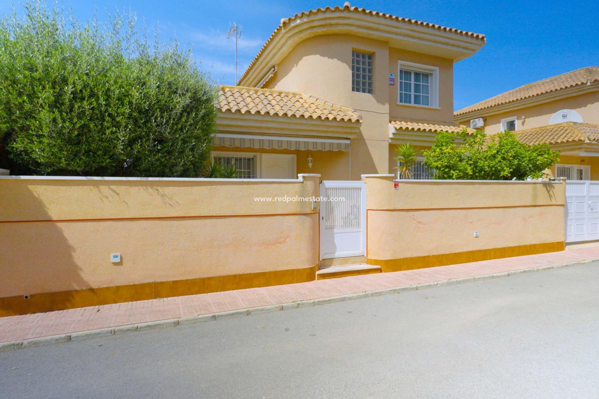 Resale - Villa -
Orihuela Costa - Punta prima