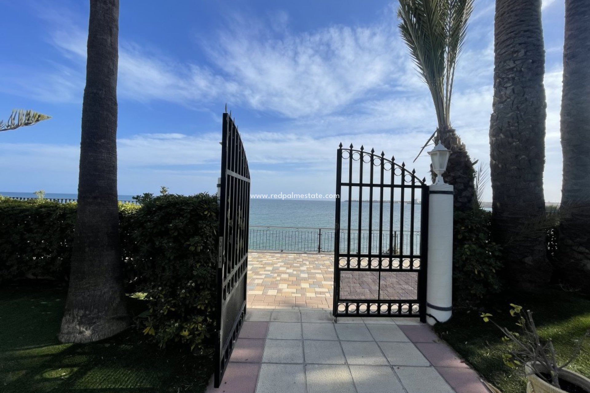 Resale - Villa -
Orihuela Costa - Punta Prima