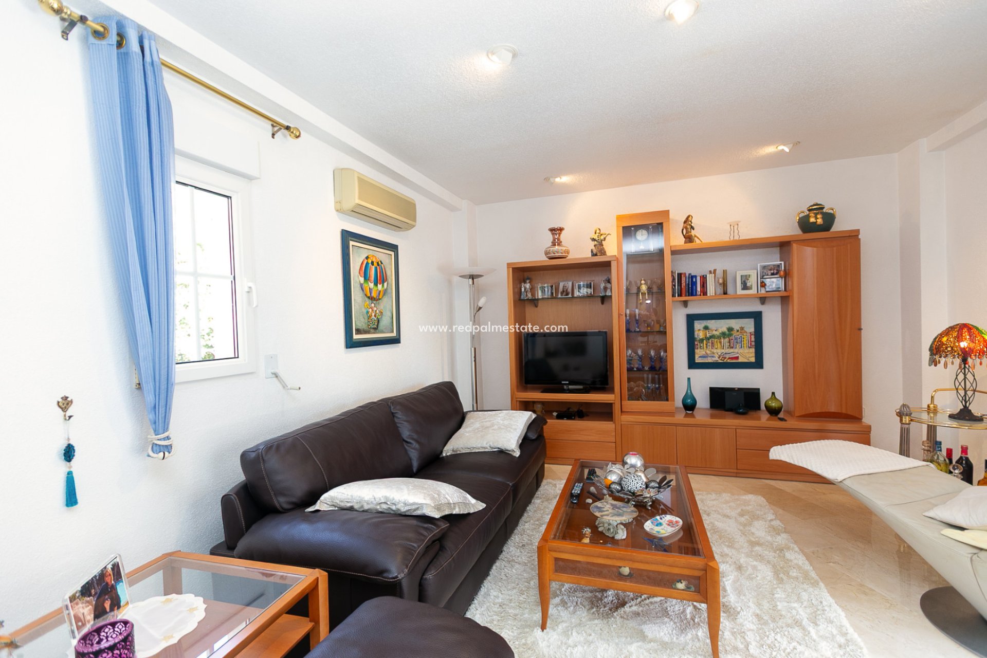 Resale - Villa -
Orihuela Costa - Rioja